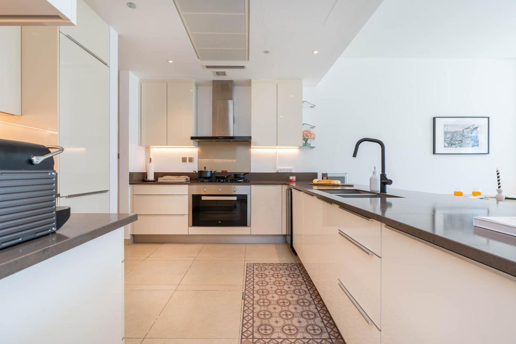 Apartment Spacious - Waterfront View - Ideal For Families
