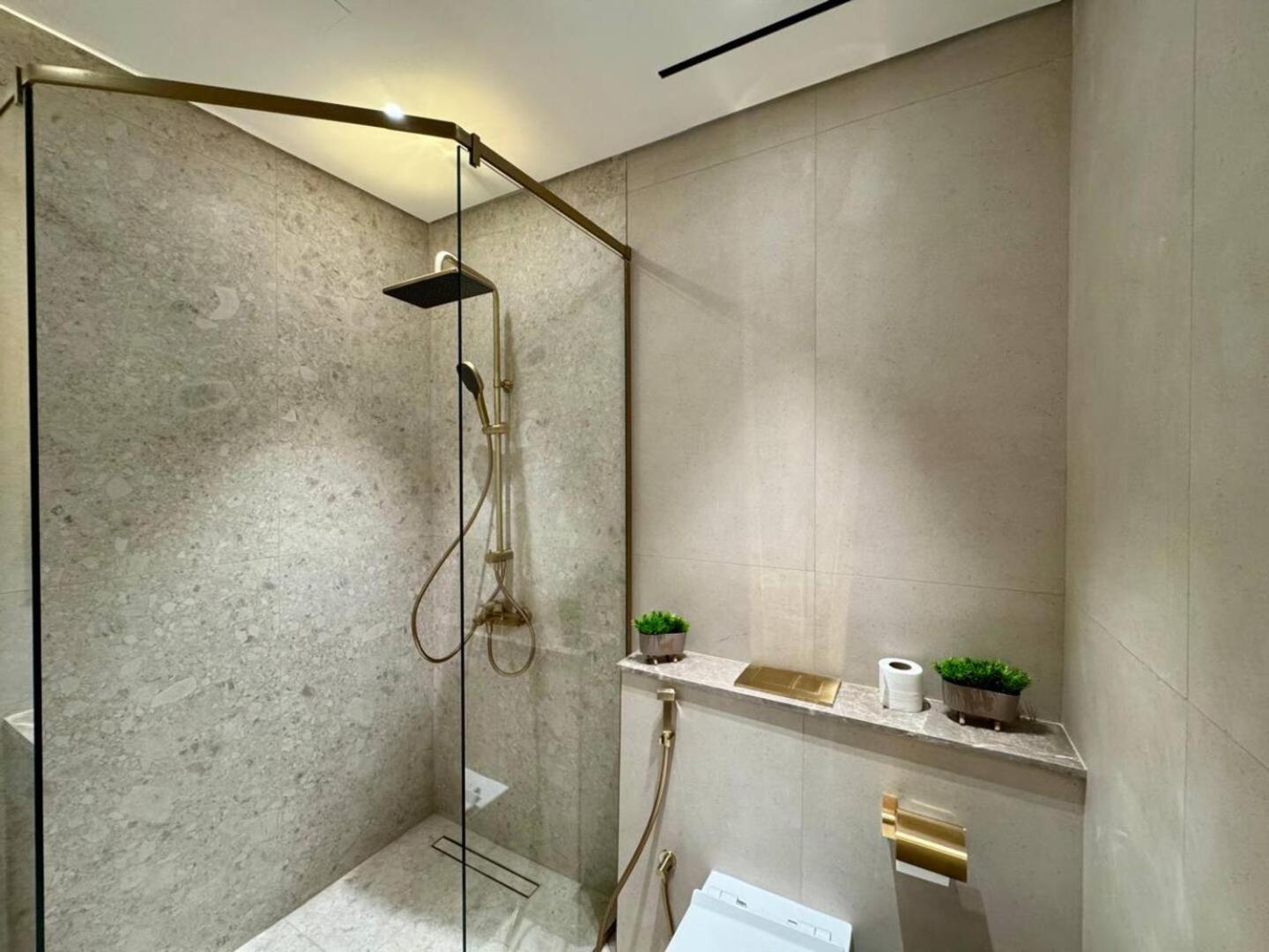 Apartment Stylish 1br In Jvc With Pool View *