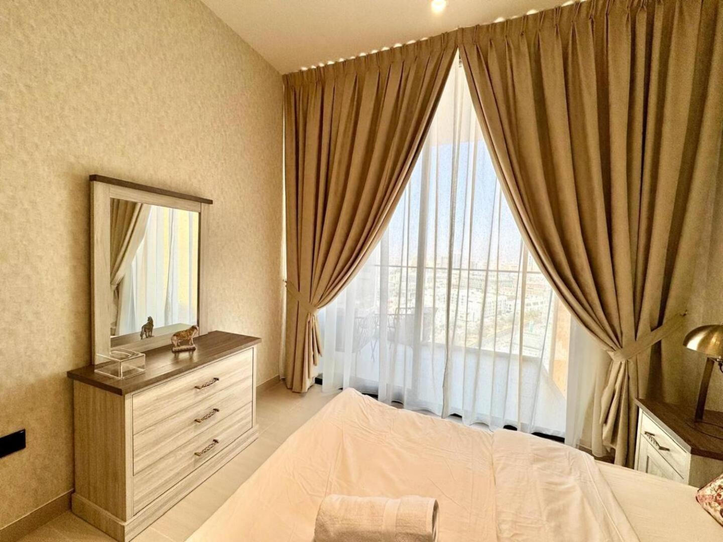 Stylish 1br In Jvc With Pool View *