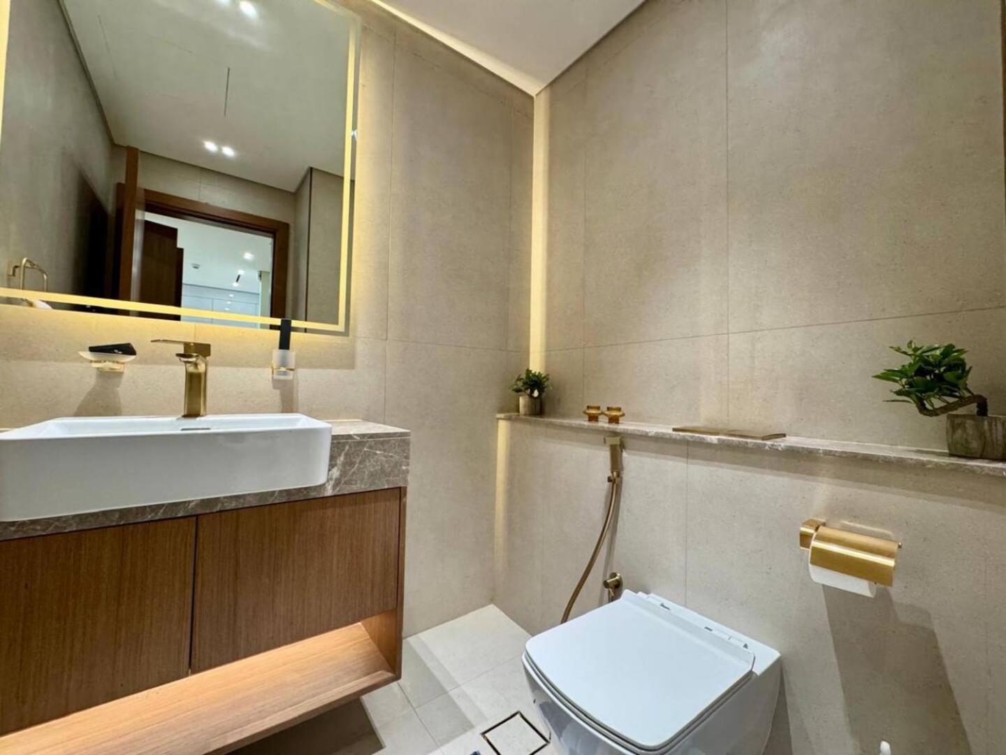 Apartment Stylish 1br In Jvc With Pool View