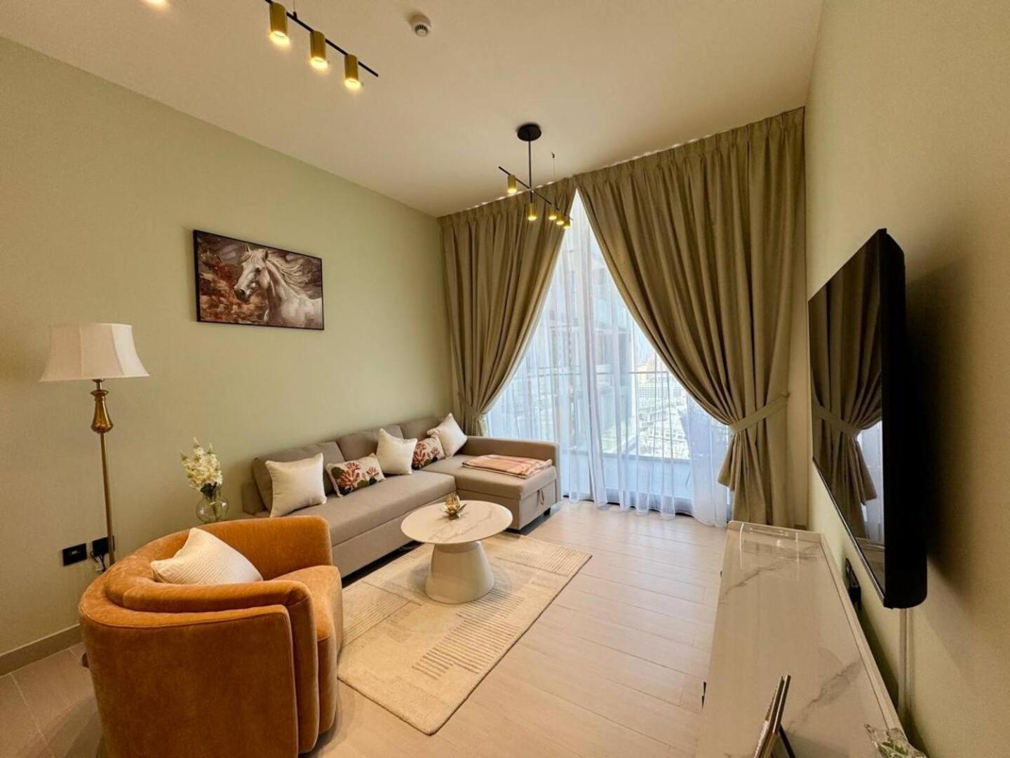 Apartment Stylish 1br In Jvc With Pool View *