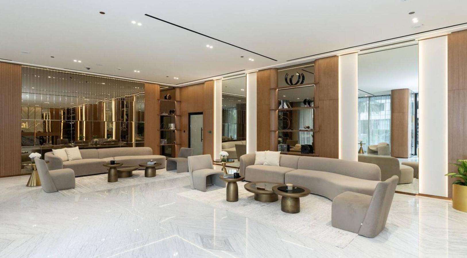 Stylish 1br In Jvc With Pool View *