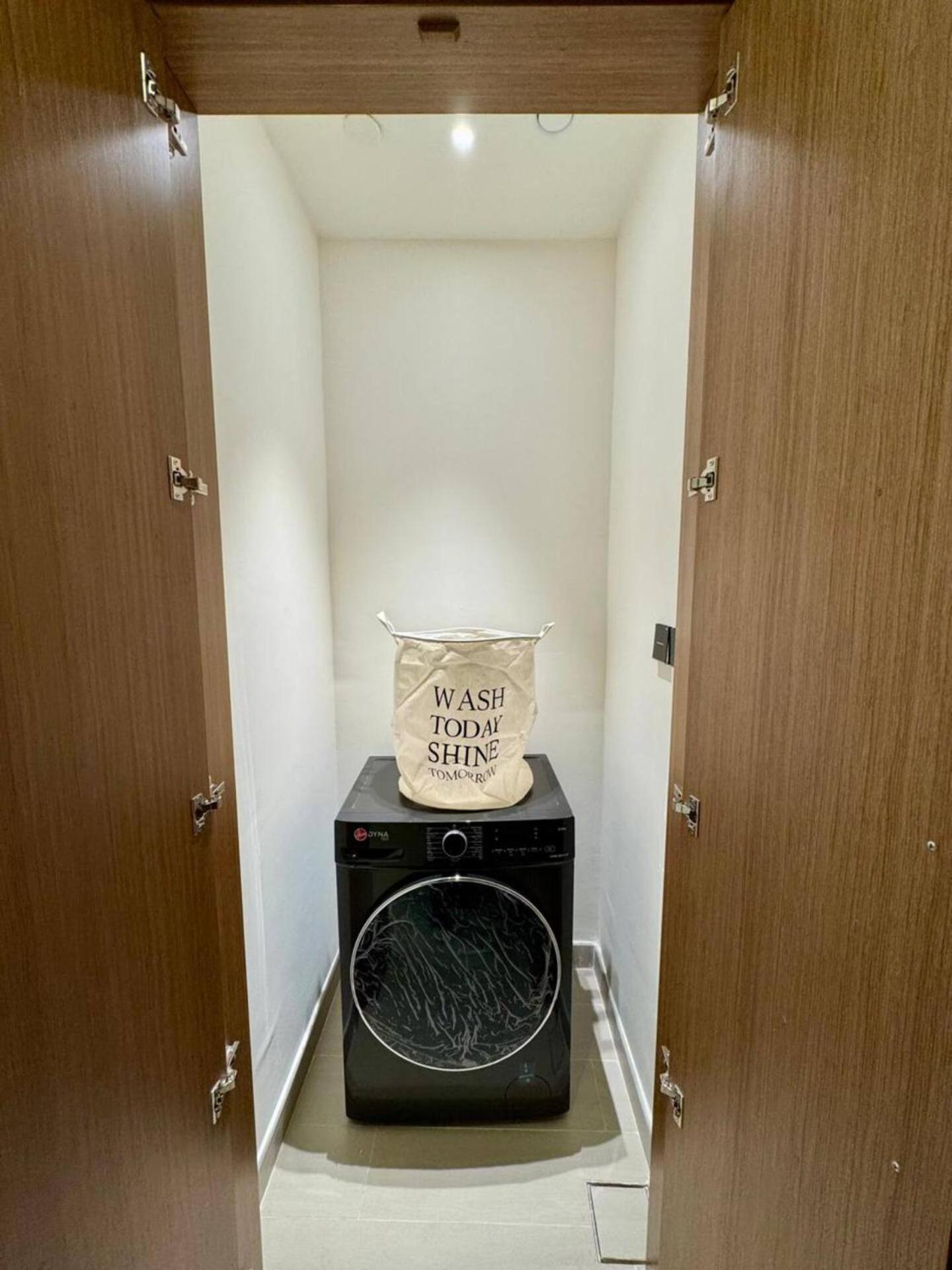 Stylish 1br In Jvc With Pool View