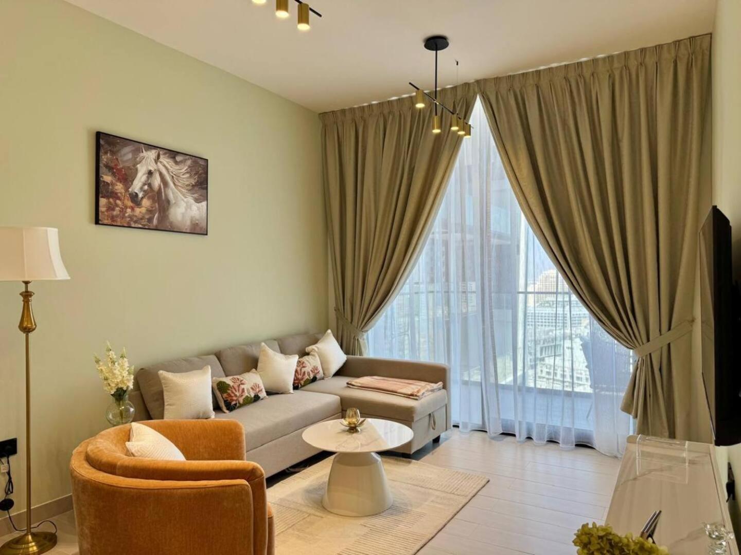 Stylish 1br In Jvc With Pool View Apartment *