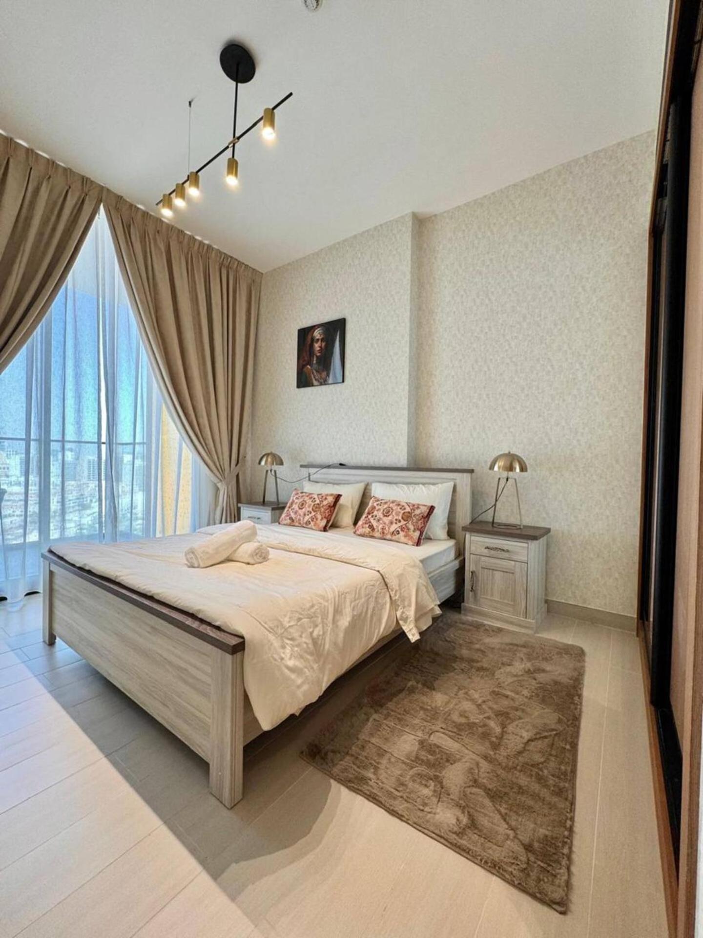 Stylish 1br In Jvc With Pool View Apartment