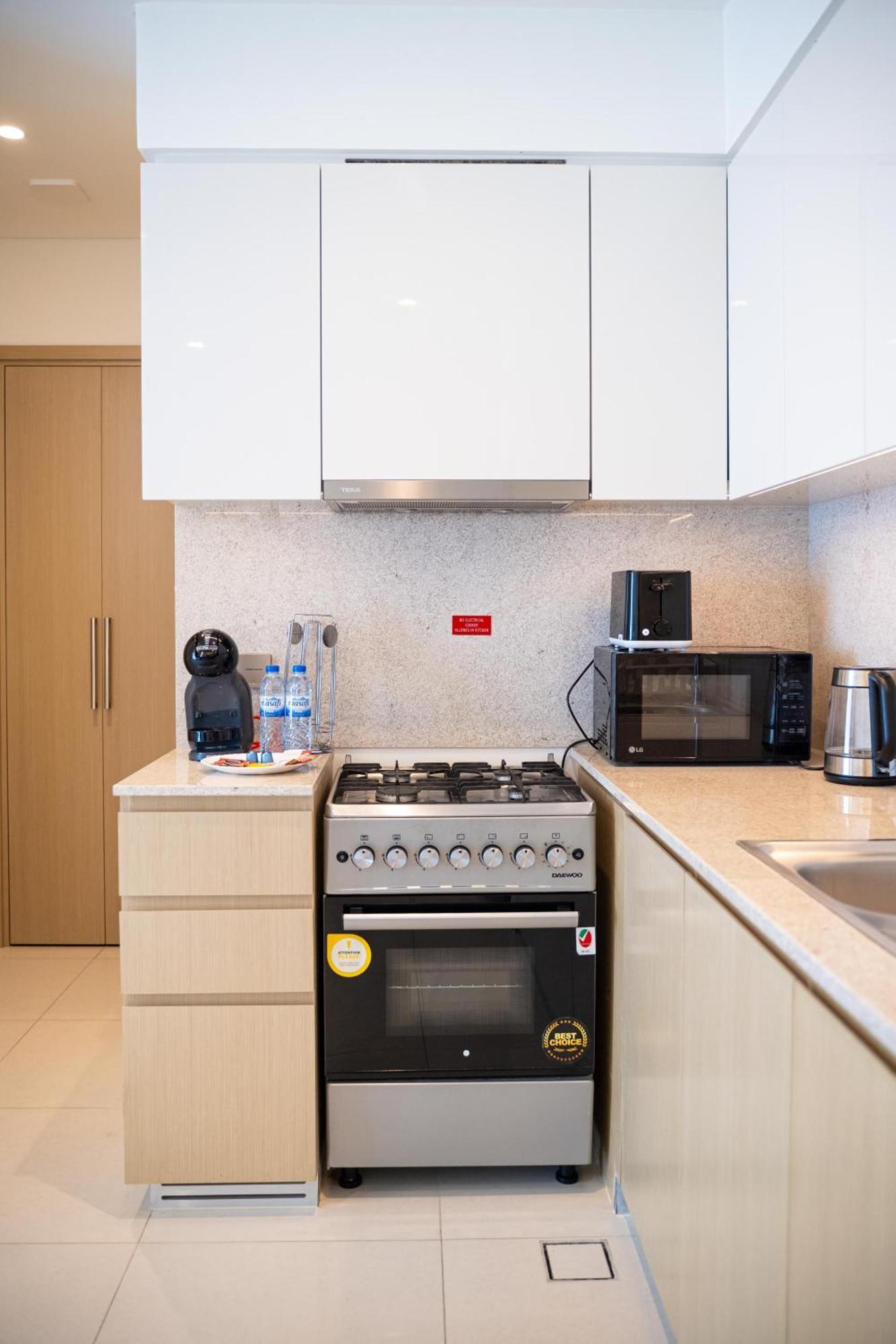 Rooftop Lounge - Walk To Mall & Burj Khalifa - Downtown Apartment *