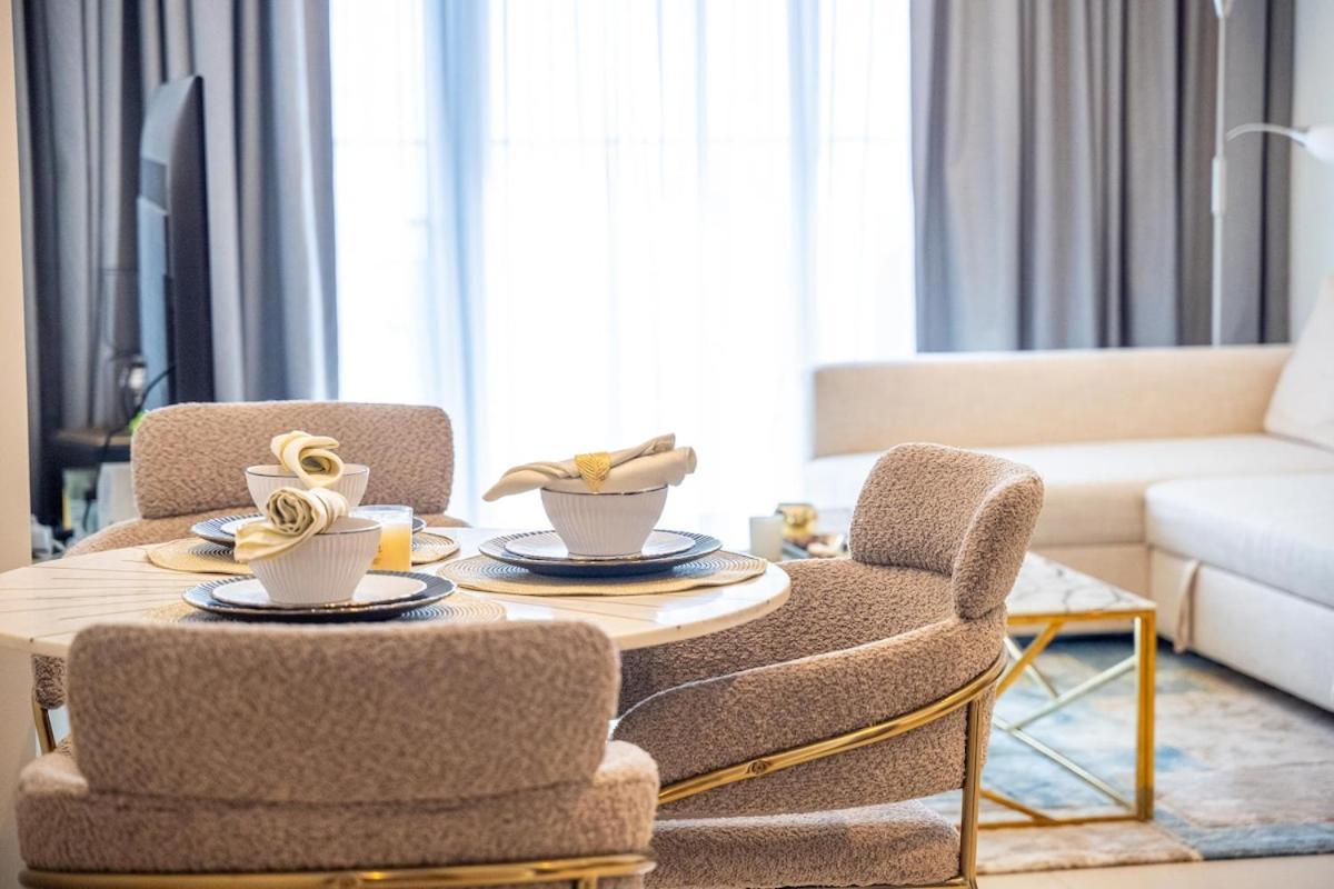 Rooftop Lounge - Walk To Mall & Burj Khalifa - Downtown Apartment Dubai