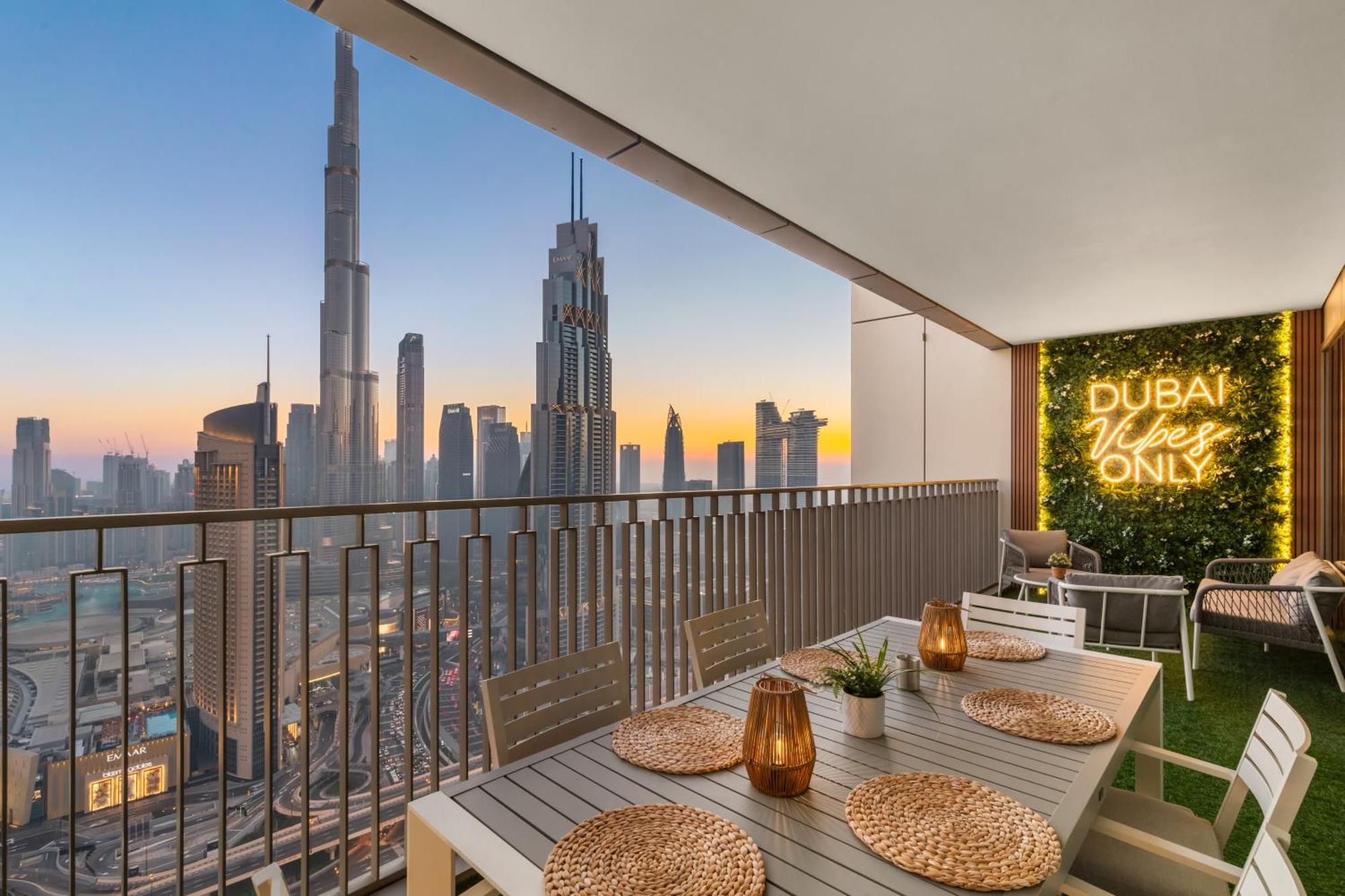 Deluxe 4br With Patio - Burj Khalifa And Fountains View Dubai