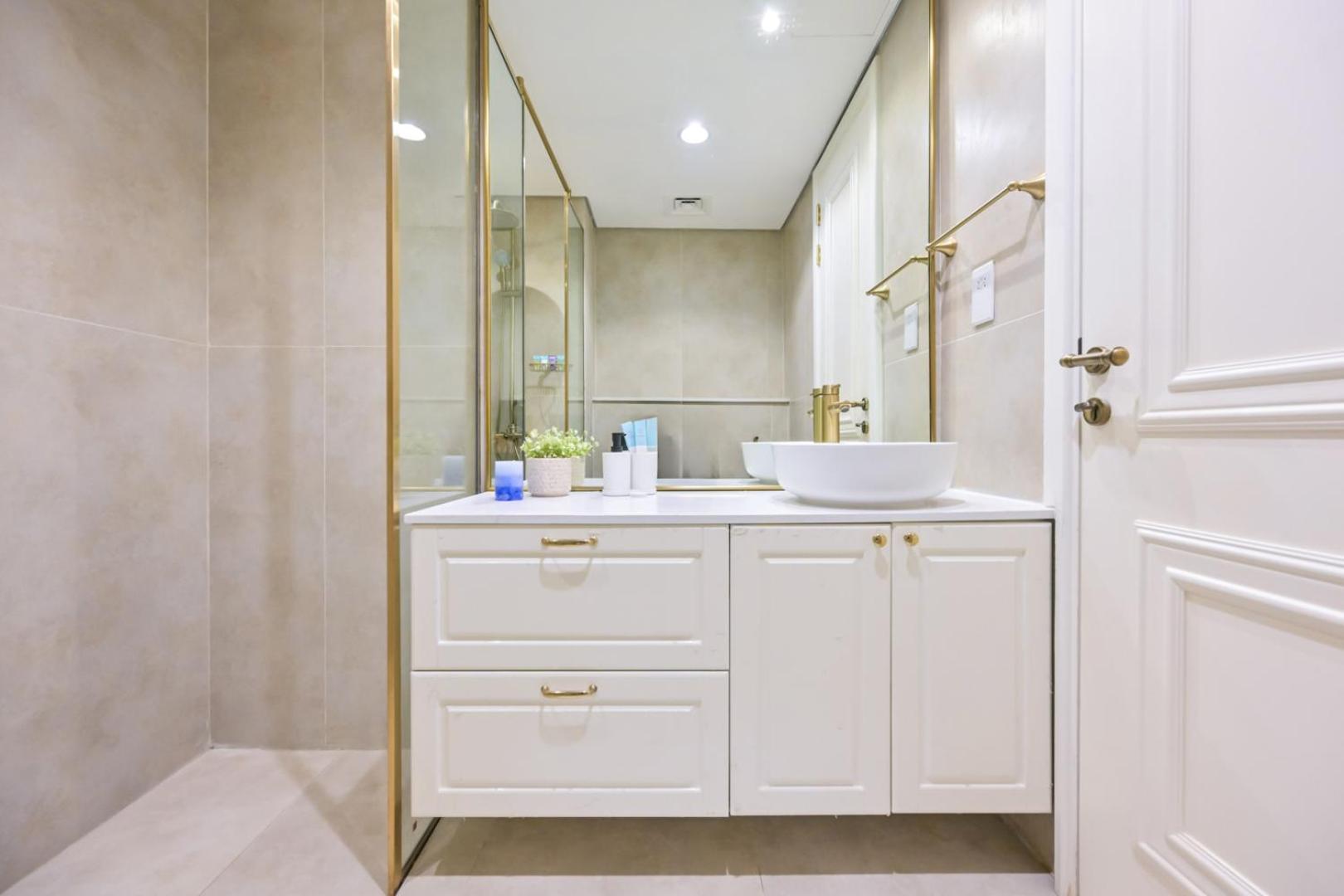 Livbnb-radiant, Upgraded 1b Unit In District 14, Jvc Apartment Dubai