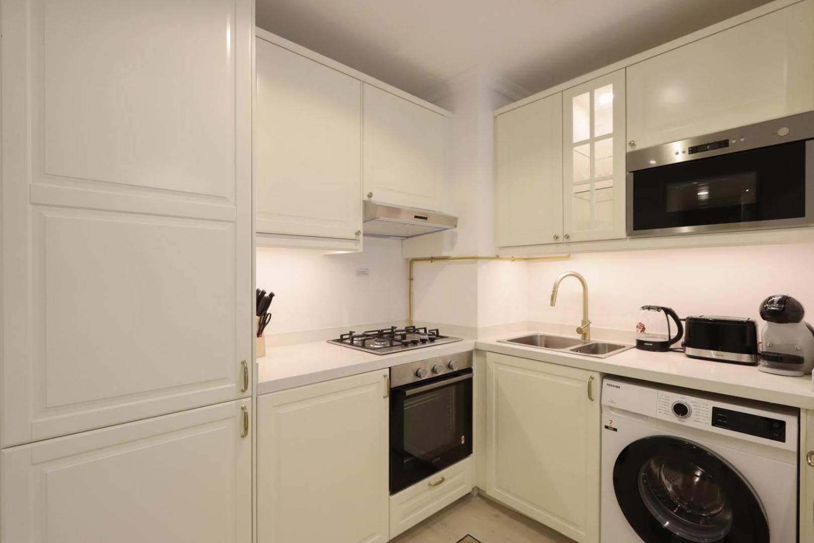 Livbnb-radiant, Upgraded 1b Unit In District 14, Jvc