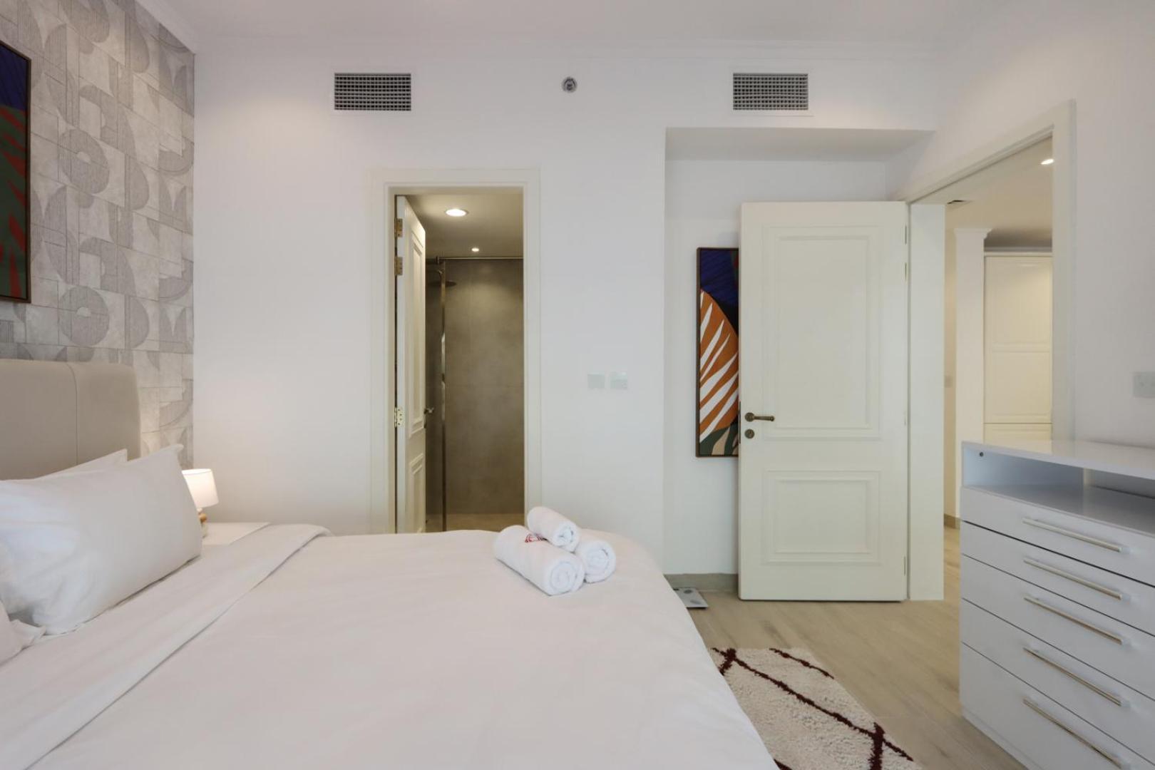 Livbnb-radiant, Upgraded 1b Unit In District 14, Jvc Apartment