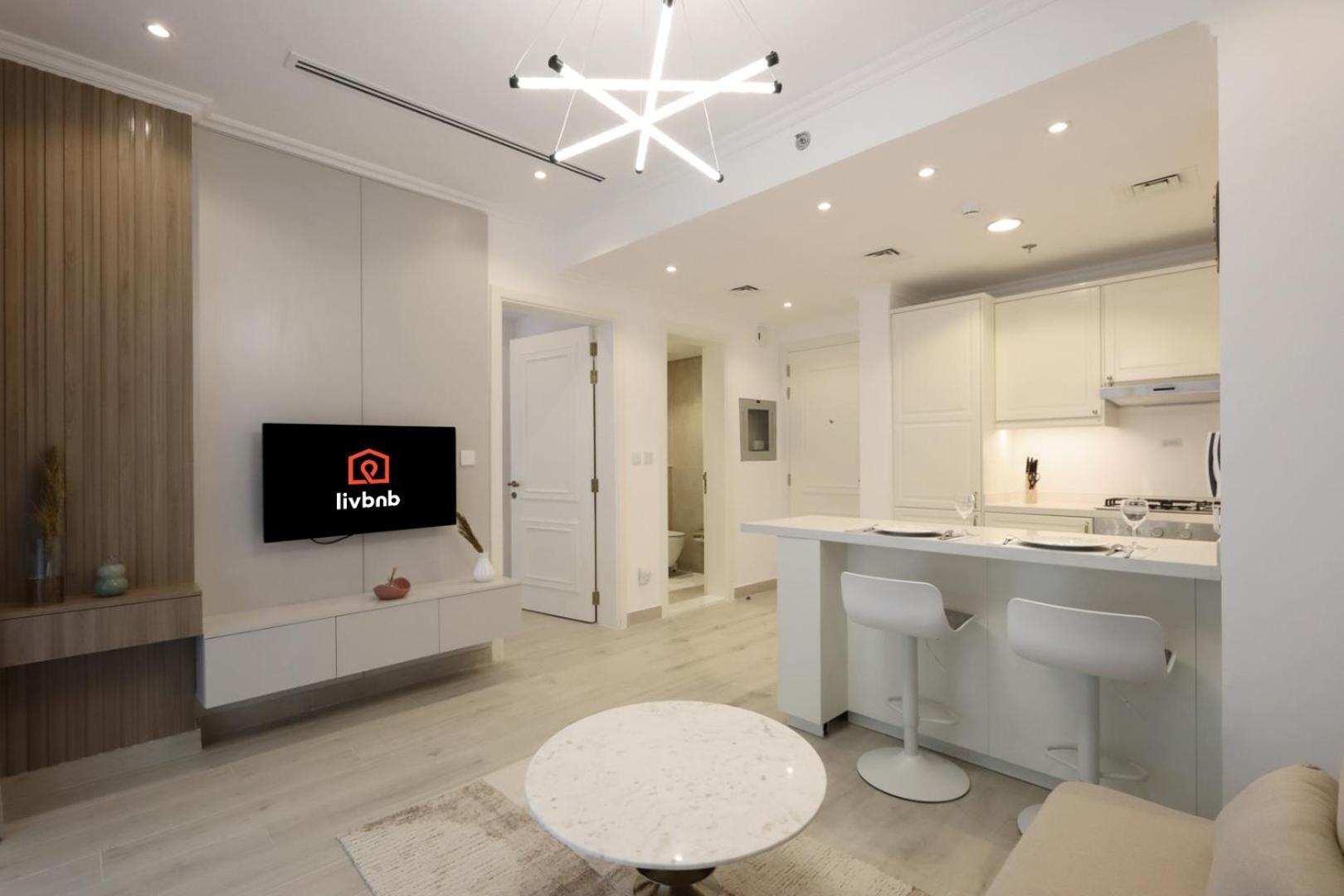 Livbnb-radiant, Upgraded 1b Unit In District 14, Jvc *