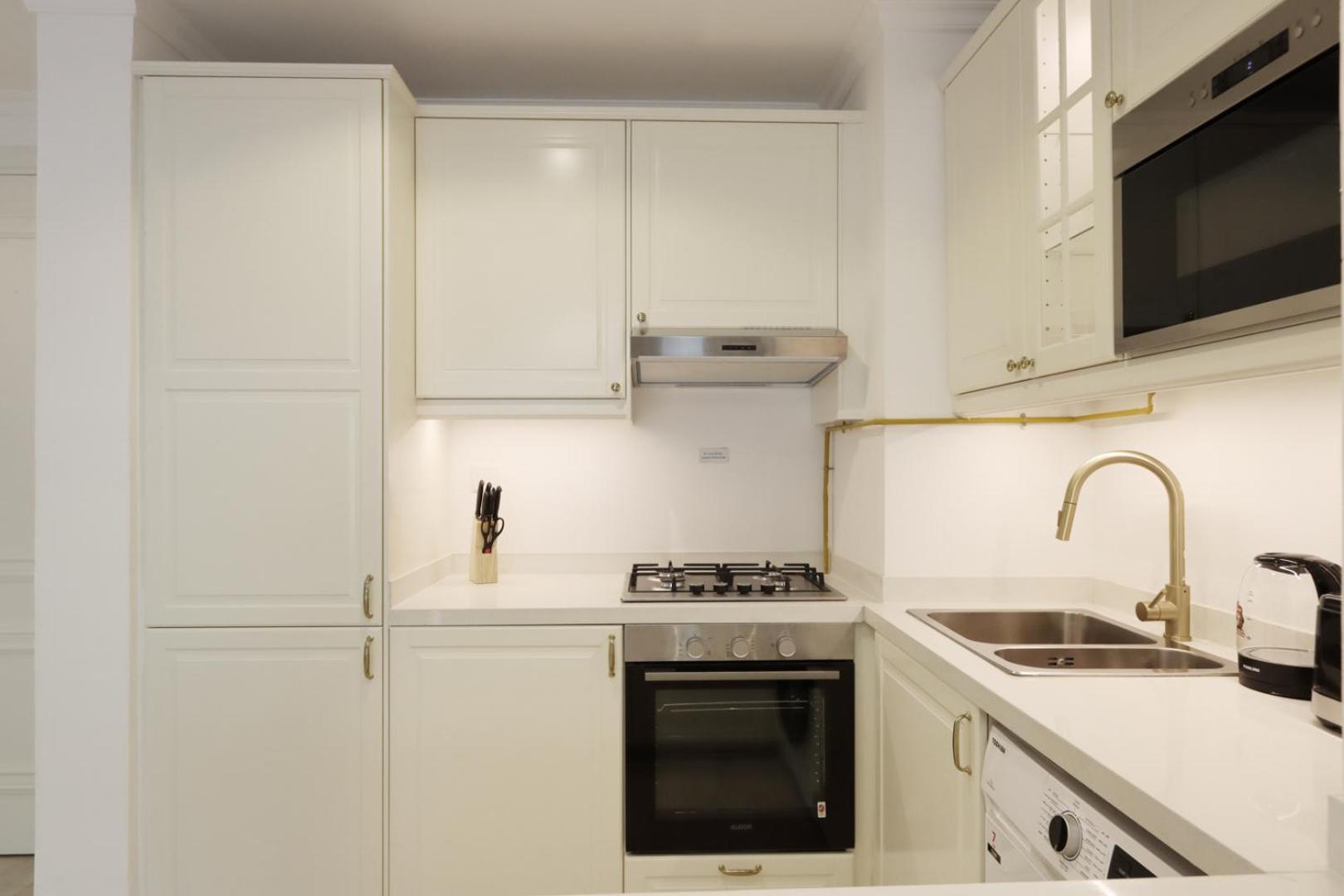 Livbnb-radiant, Upgraded 1b Unit In District 14, Jvc Dubai