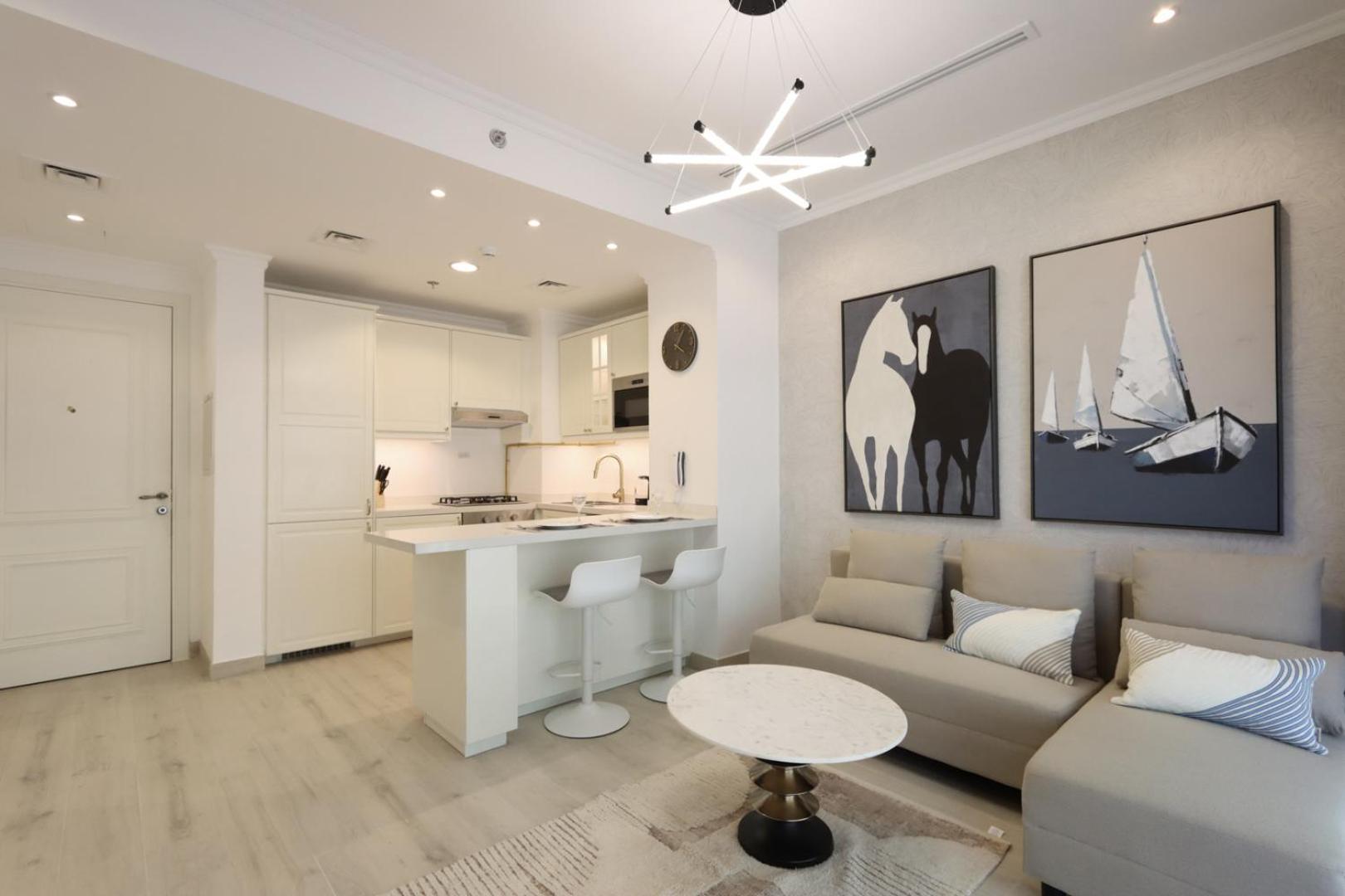 Livbnb-radiant, Upgraded 1b Unit In District 14, Jvc