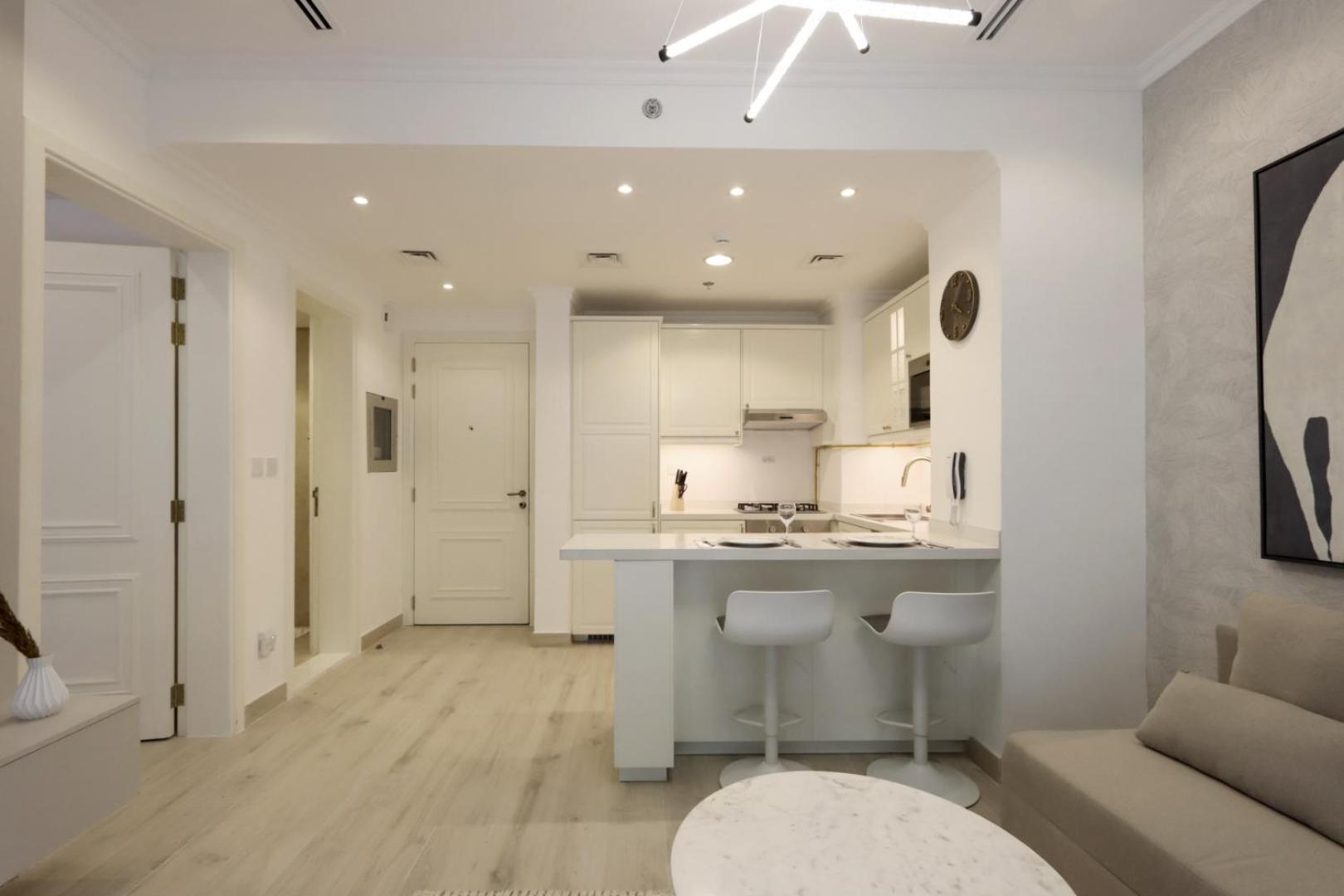 Livbnb-radiant, Upgraded 1b Unit In District 14, Jvc Apartment *