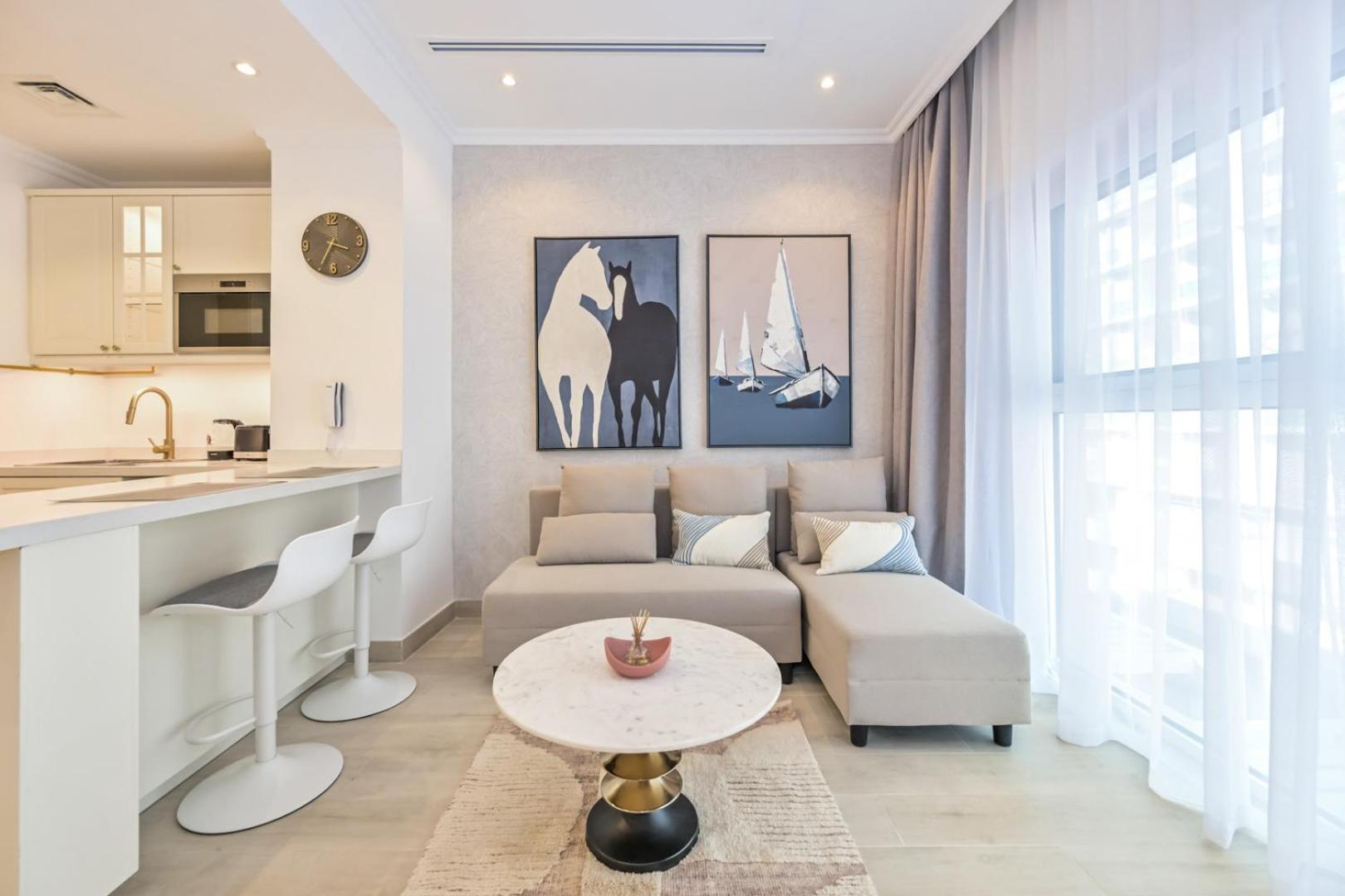 Livbnb-radiant, Upgraded 1b Unit In District 14, Jvc Apartment