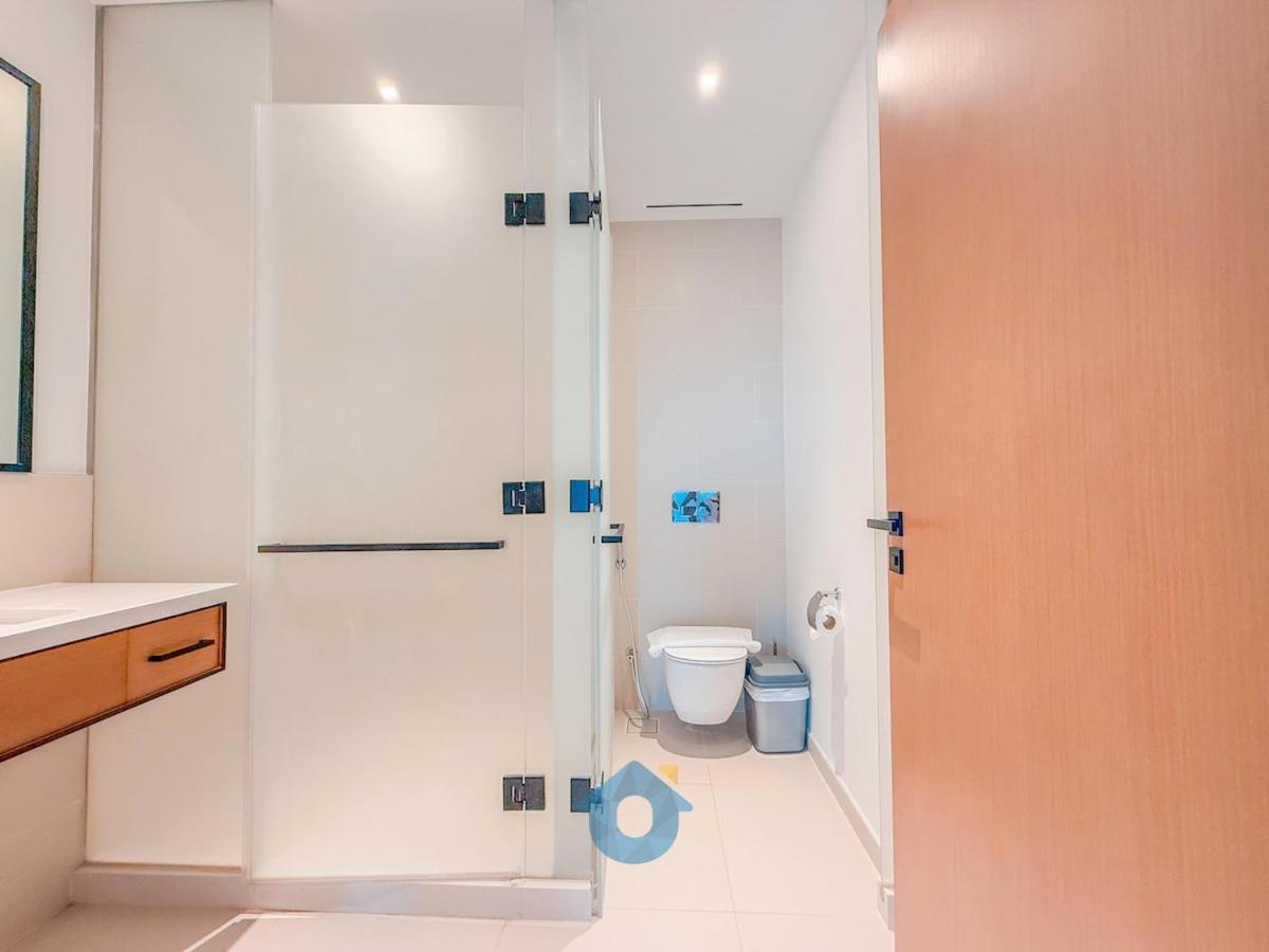 4603 Stylish 2-bhk In Vida, Marina & Yacht View Apartment