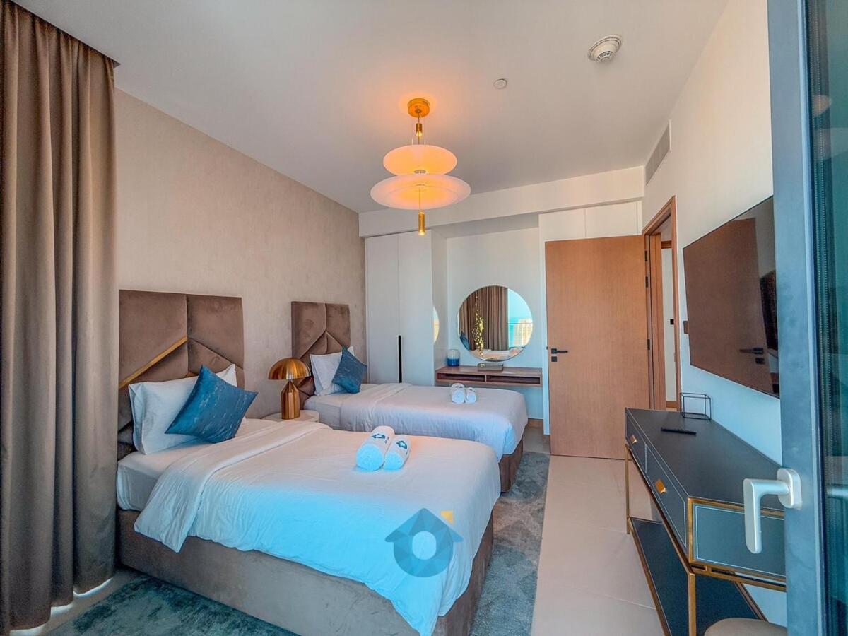 Apartment 4603 Stylish 2-bhk In Vida, Marina & Yacht View