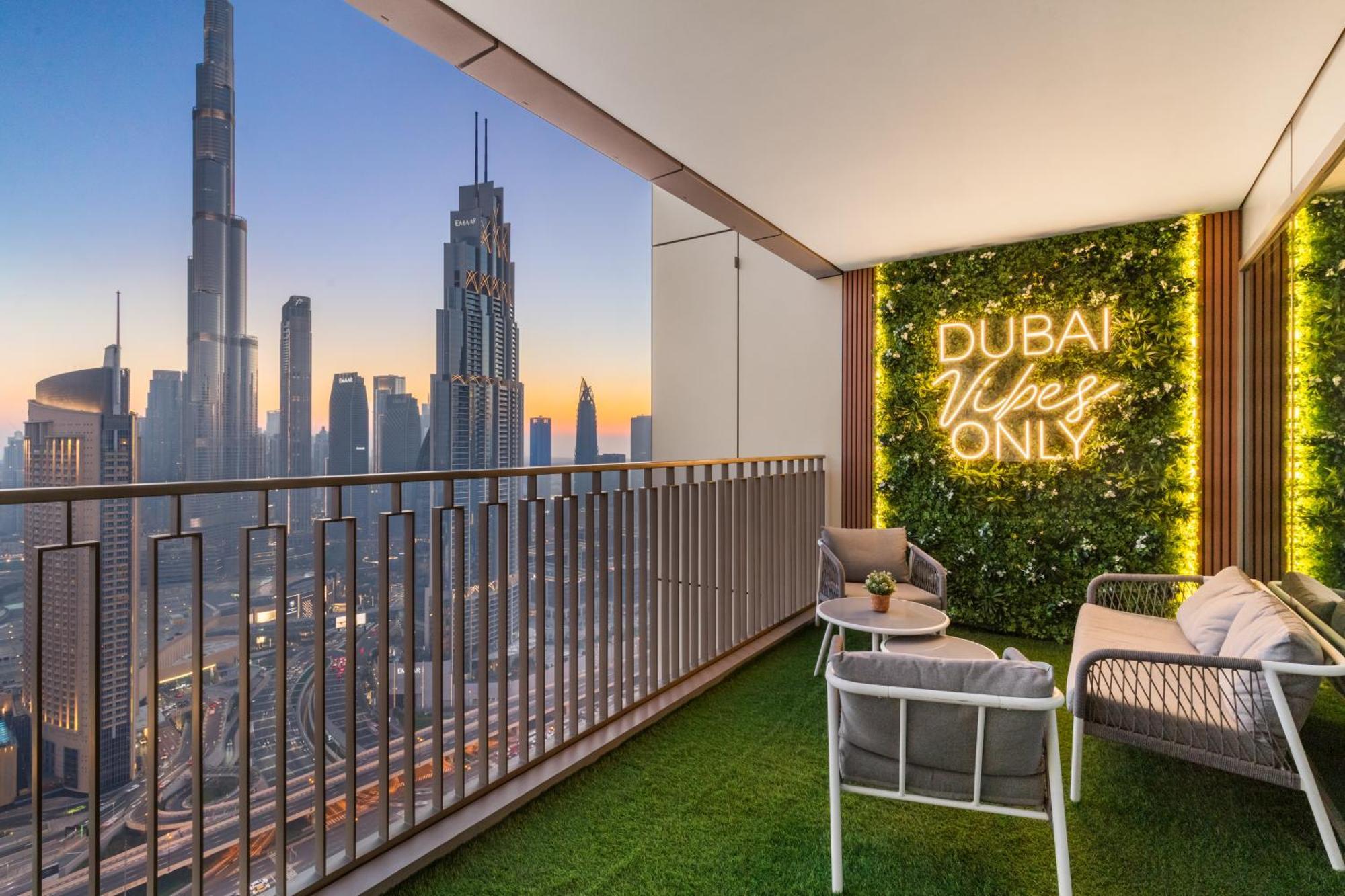 Deluxe 4br With Patio - Burj Khalifa And Fountains View Apartment Dubai