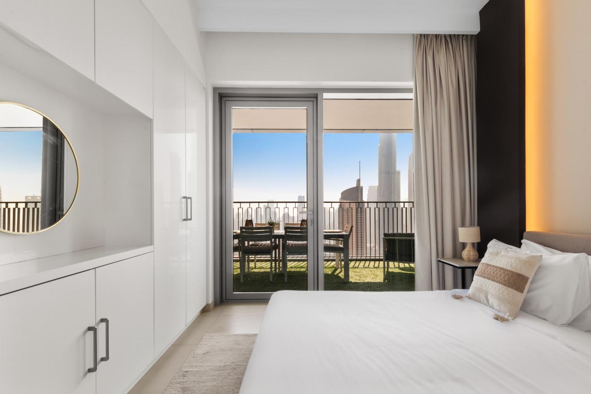 Apartment Deluxe 4br With Patio - Burj Khalifa And Fountains View
