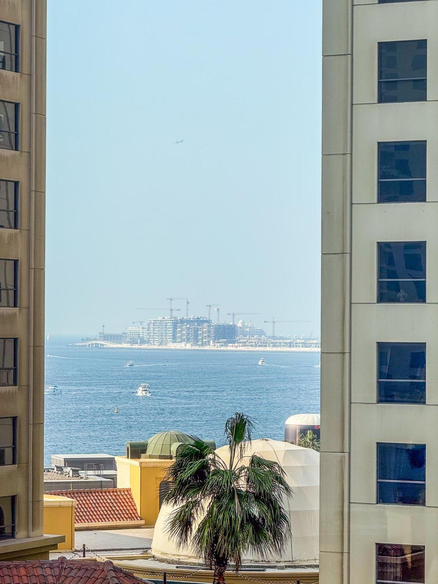 Seaview Elegance! 1-bedroom Retreat In Marina Promenade Apartment