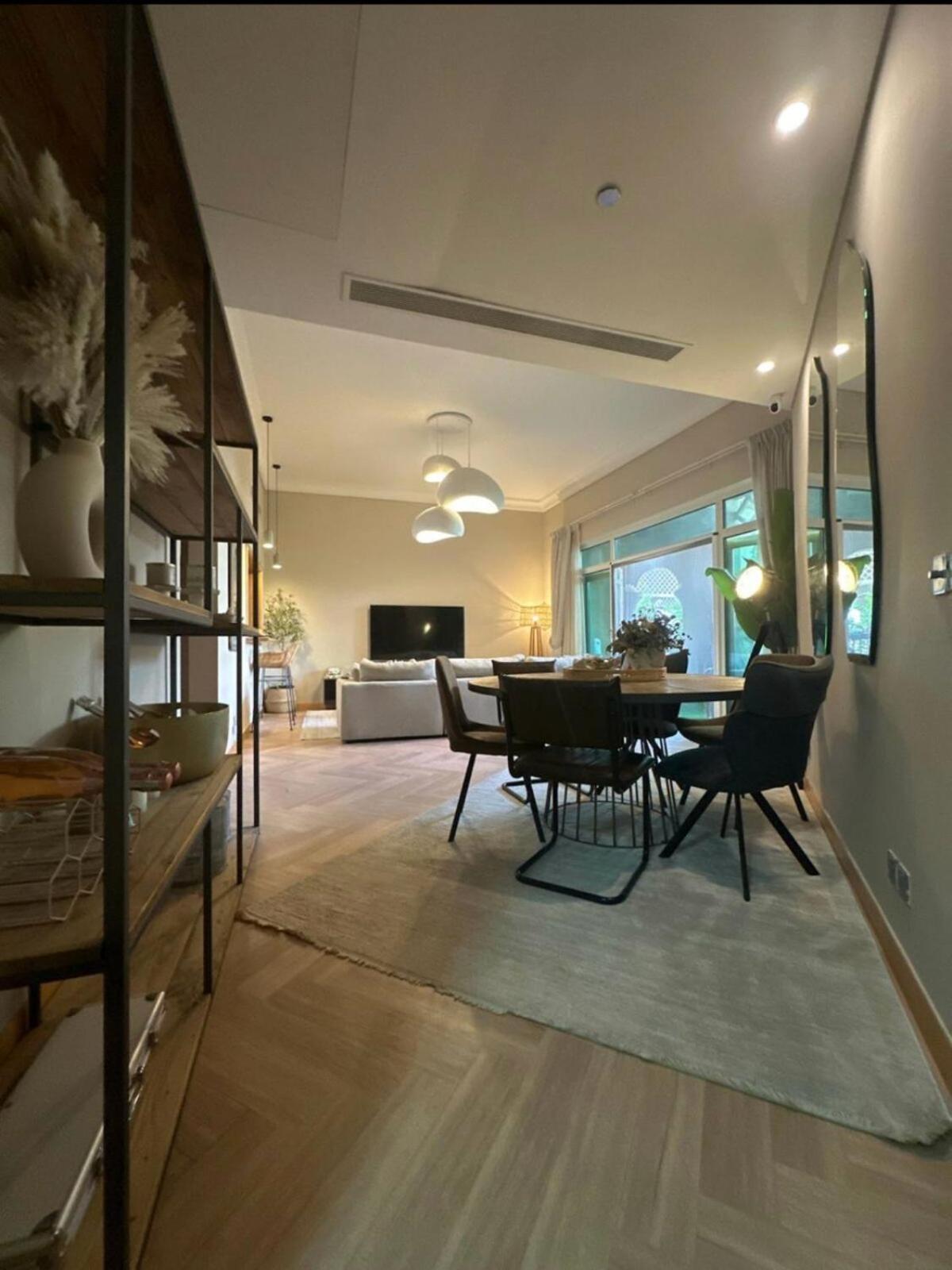Palm Jumeirah Beach-access Hideaway Apartment Dubai