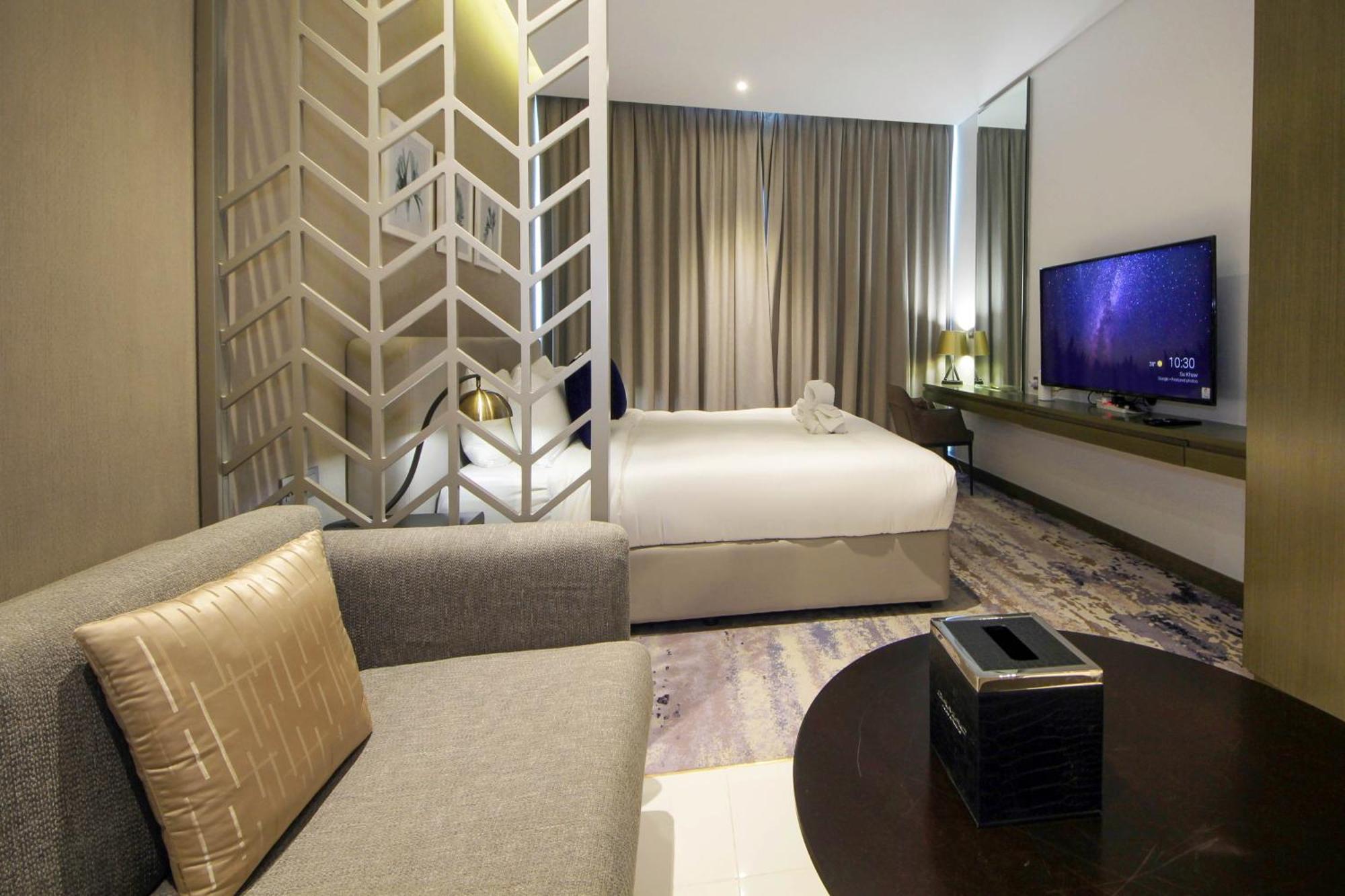 Stylish With Pool In Business Bay Apartment *