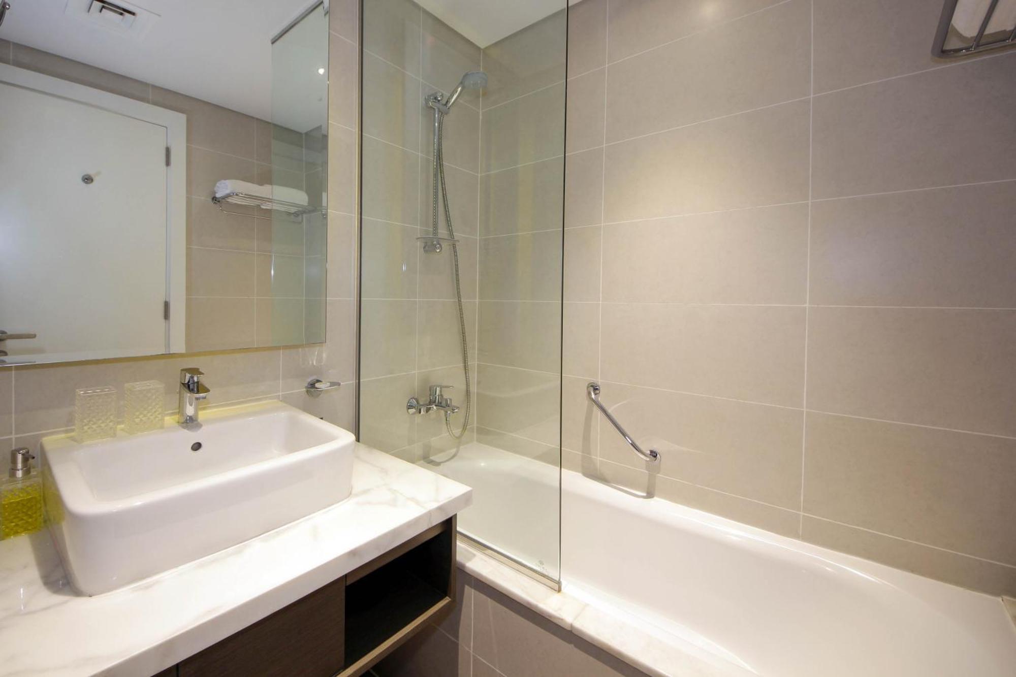 Stylish With Pool In Business Bay Apartment *
