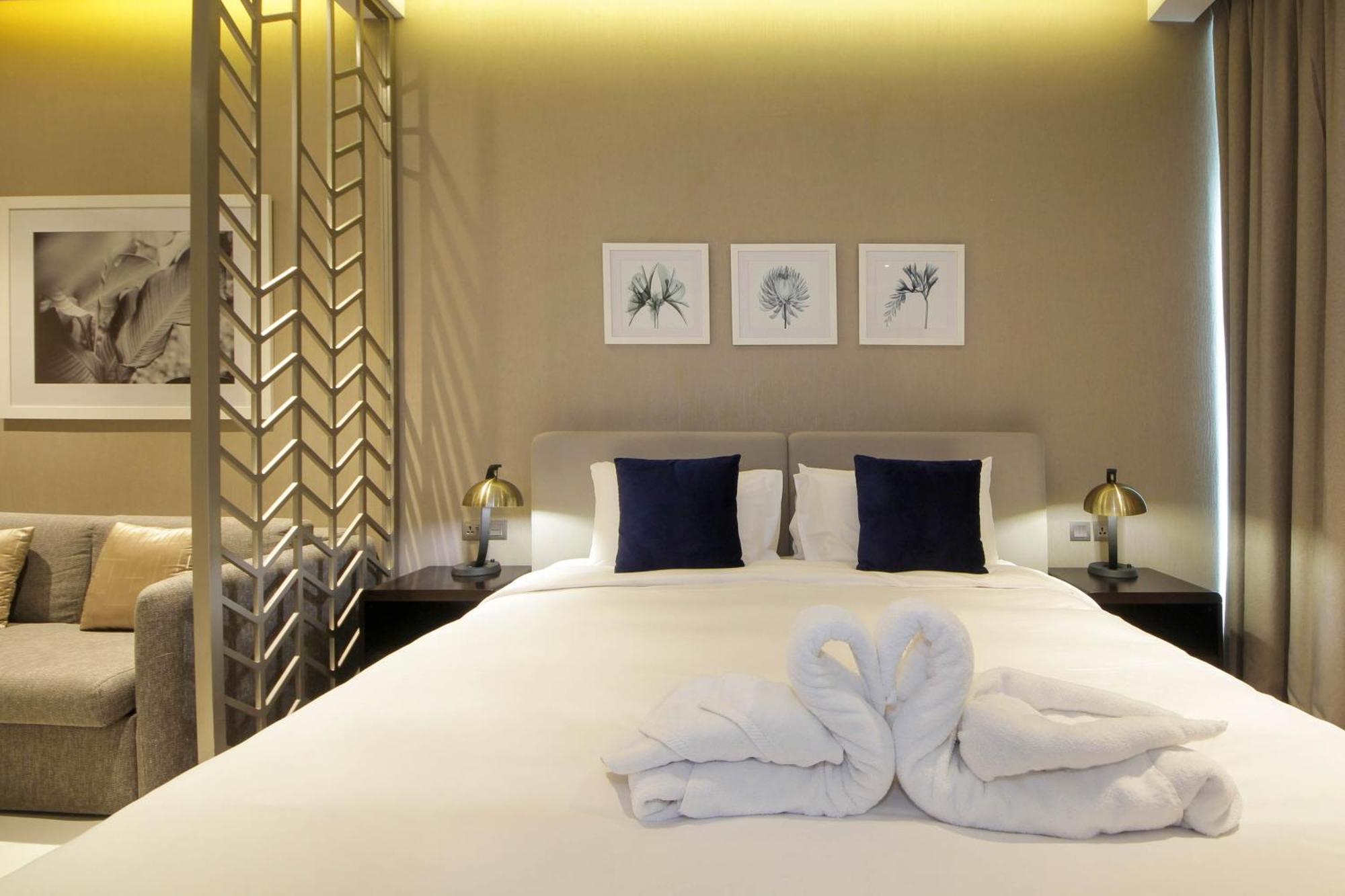 Stylish With Pool In Business Bay Apartment *