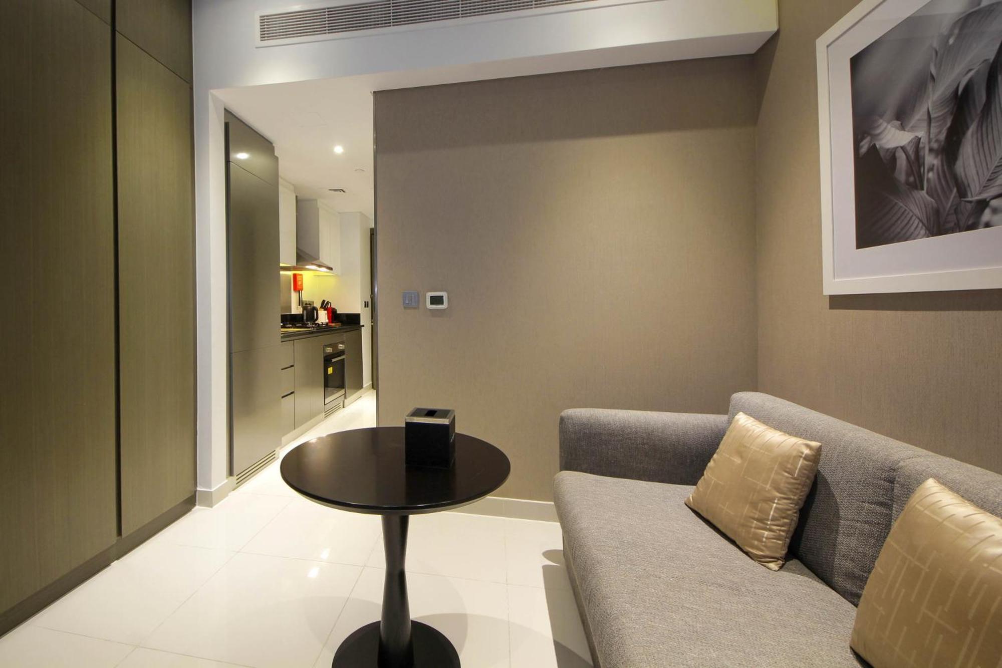 Apartment Stylish With Pool In Business Bay