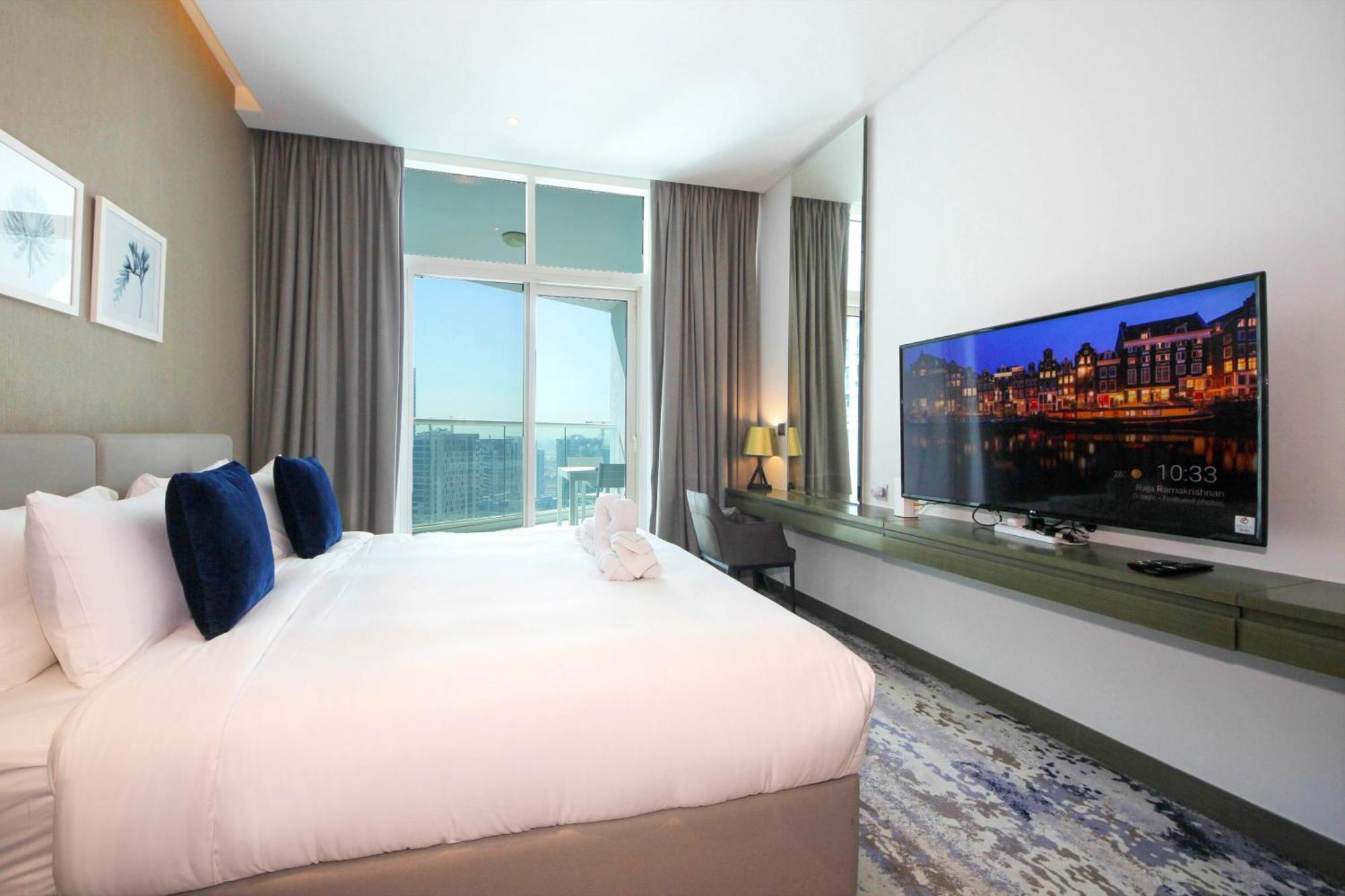 Stylish With Pool In Business Bay * Dubai