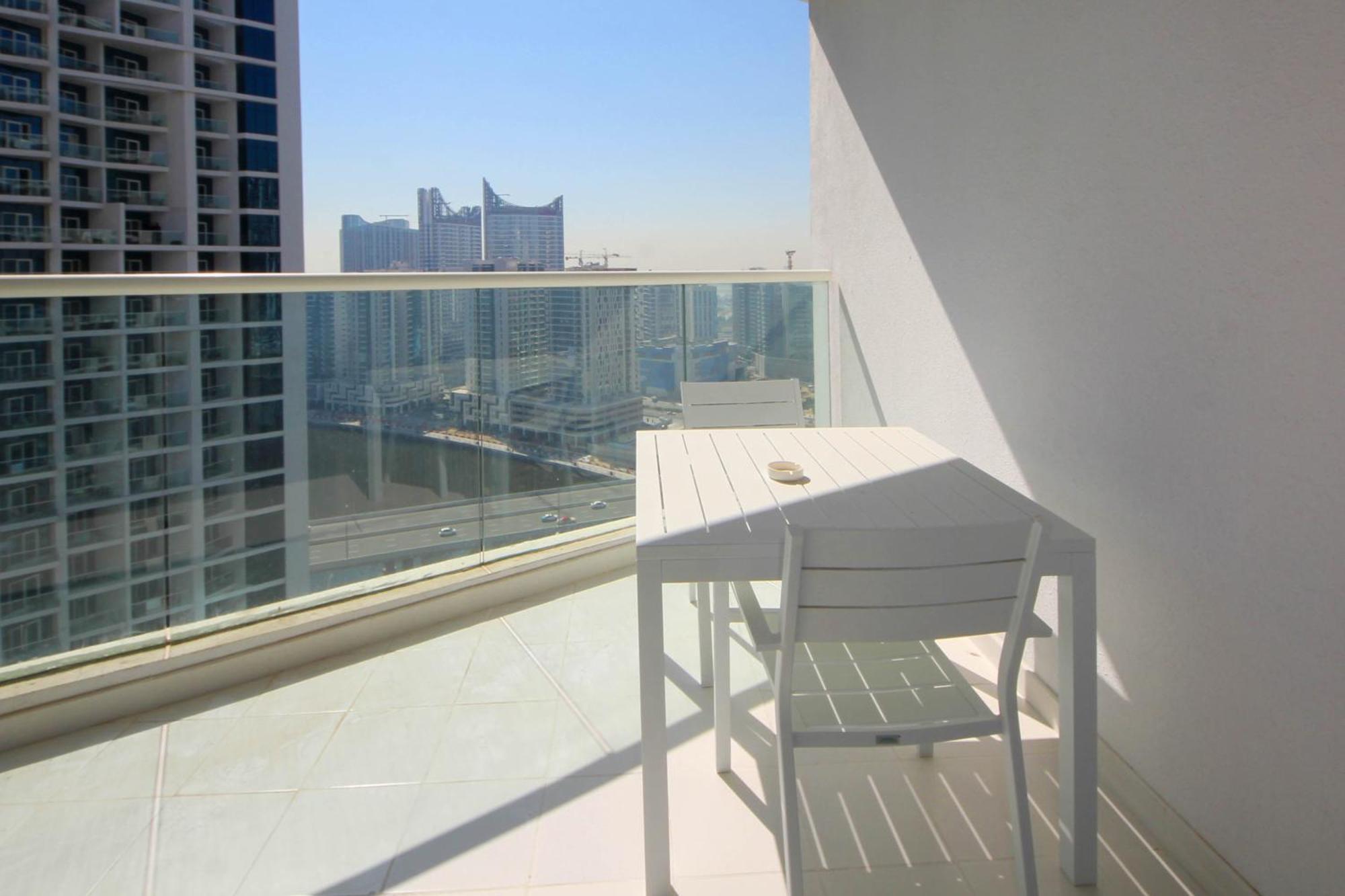 Stylish With Pool In Business Bay Apartment *