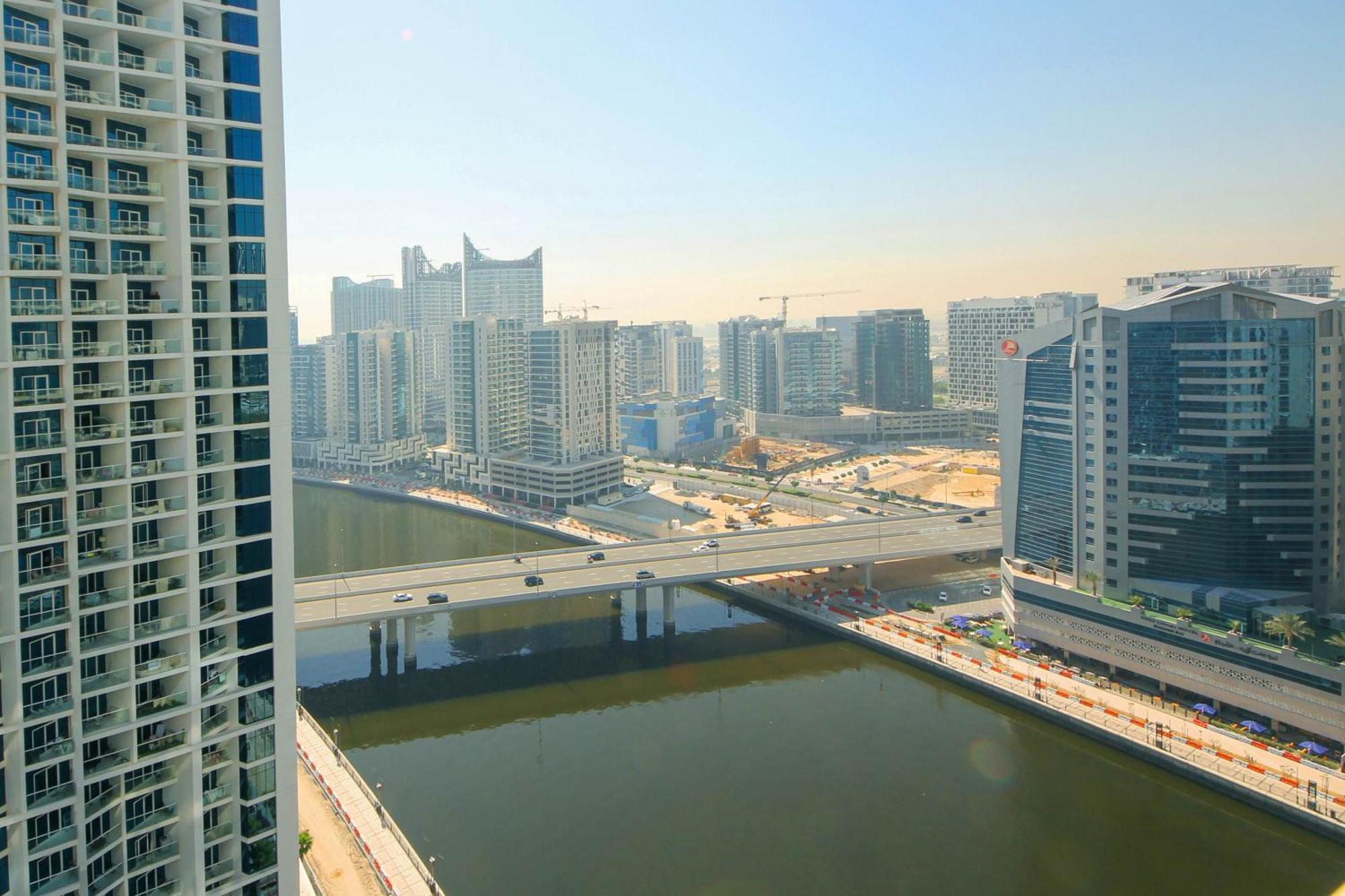 Stylish With Pool In Business Bay Dubai