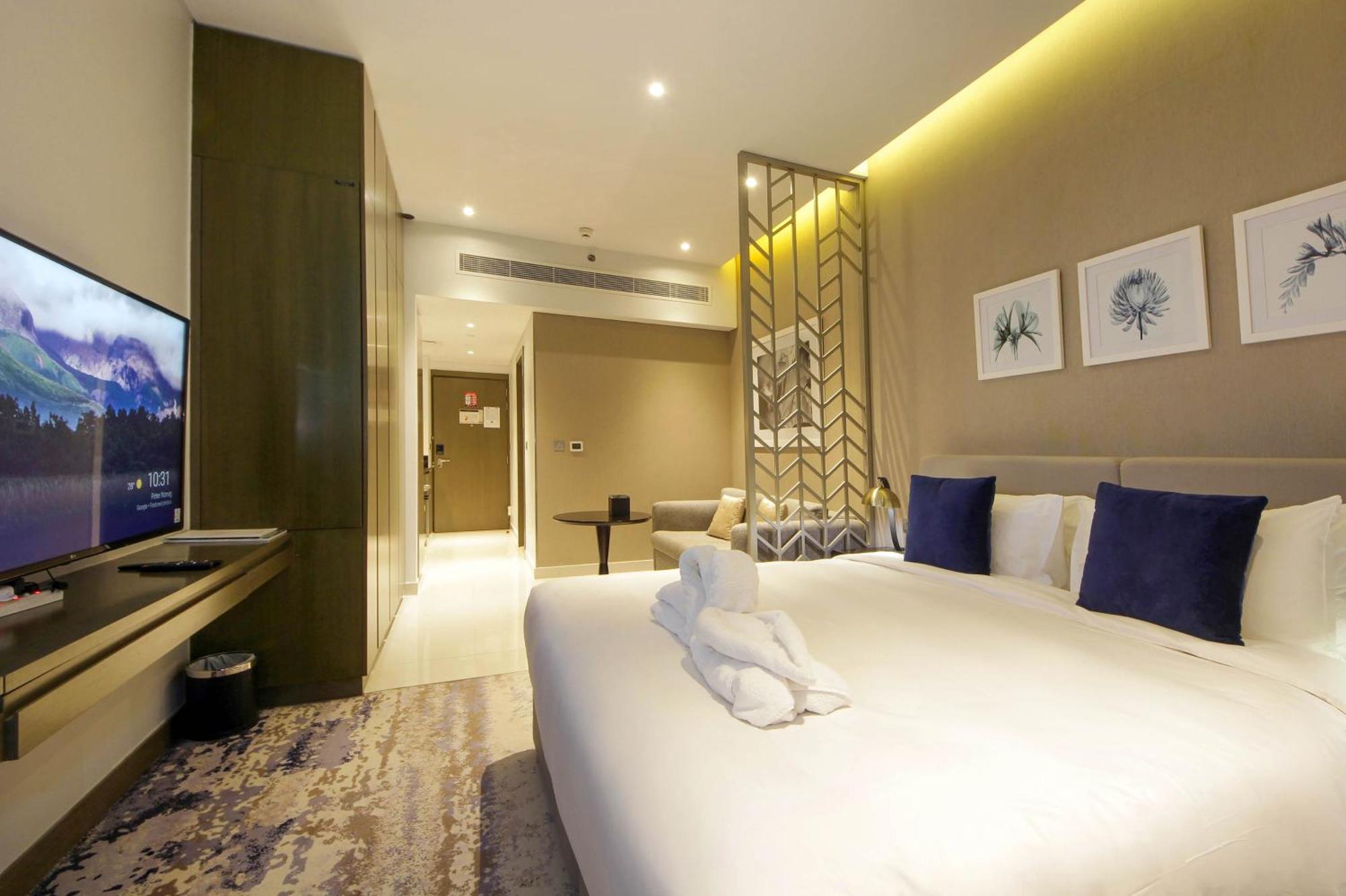 Stylish With Pool In Business Bay Apartment *