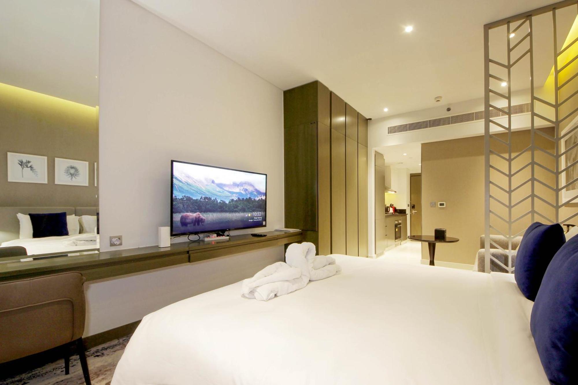 Stylish With Pool In Business Bay Apartment Dubai