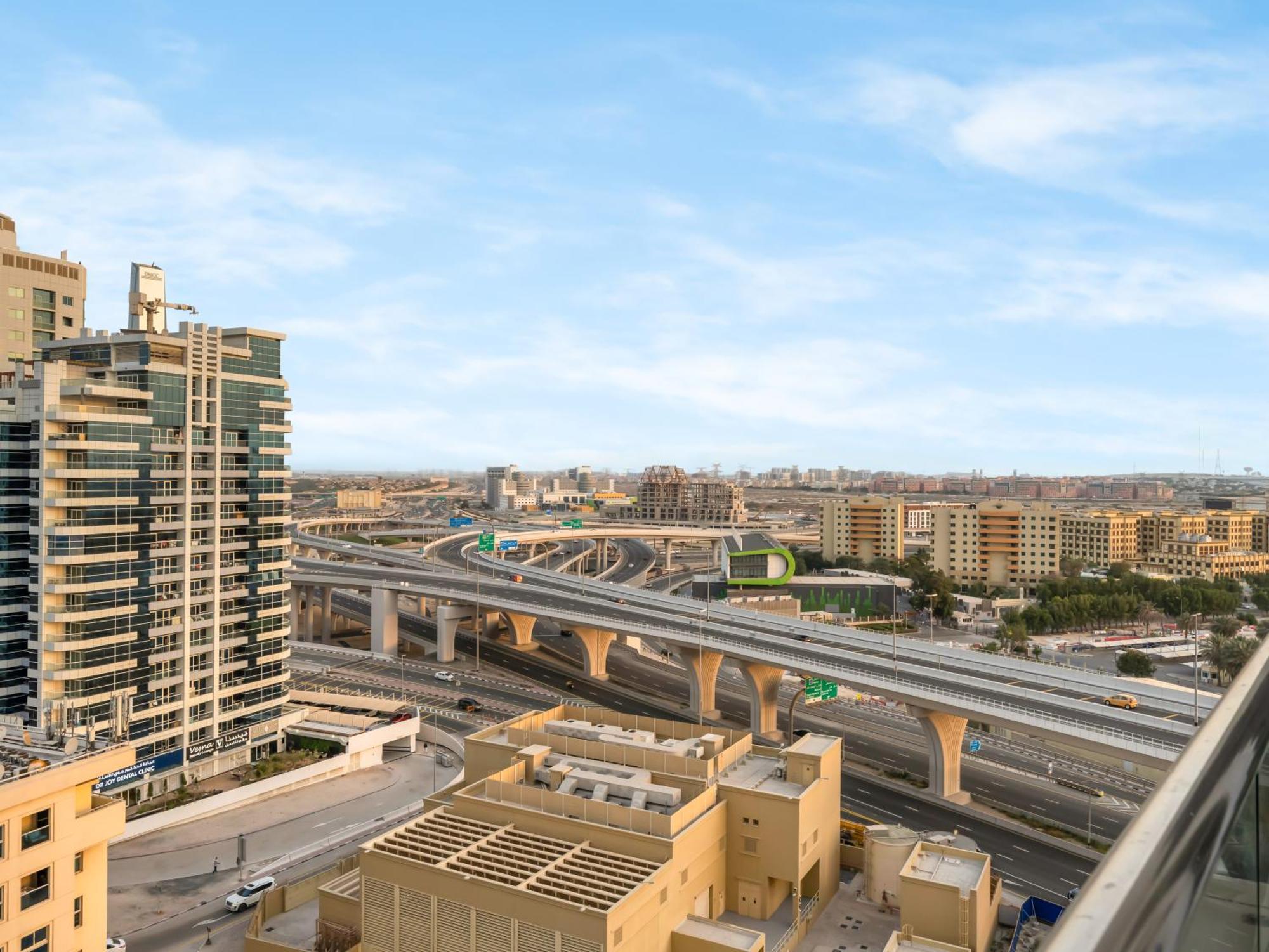 Luxurious 2br With Marina View & Private Jacuzzi Dubai