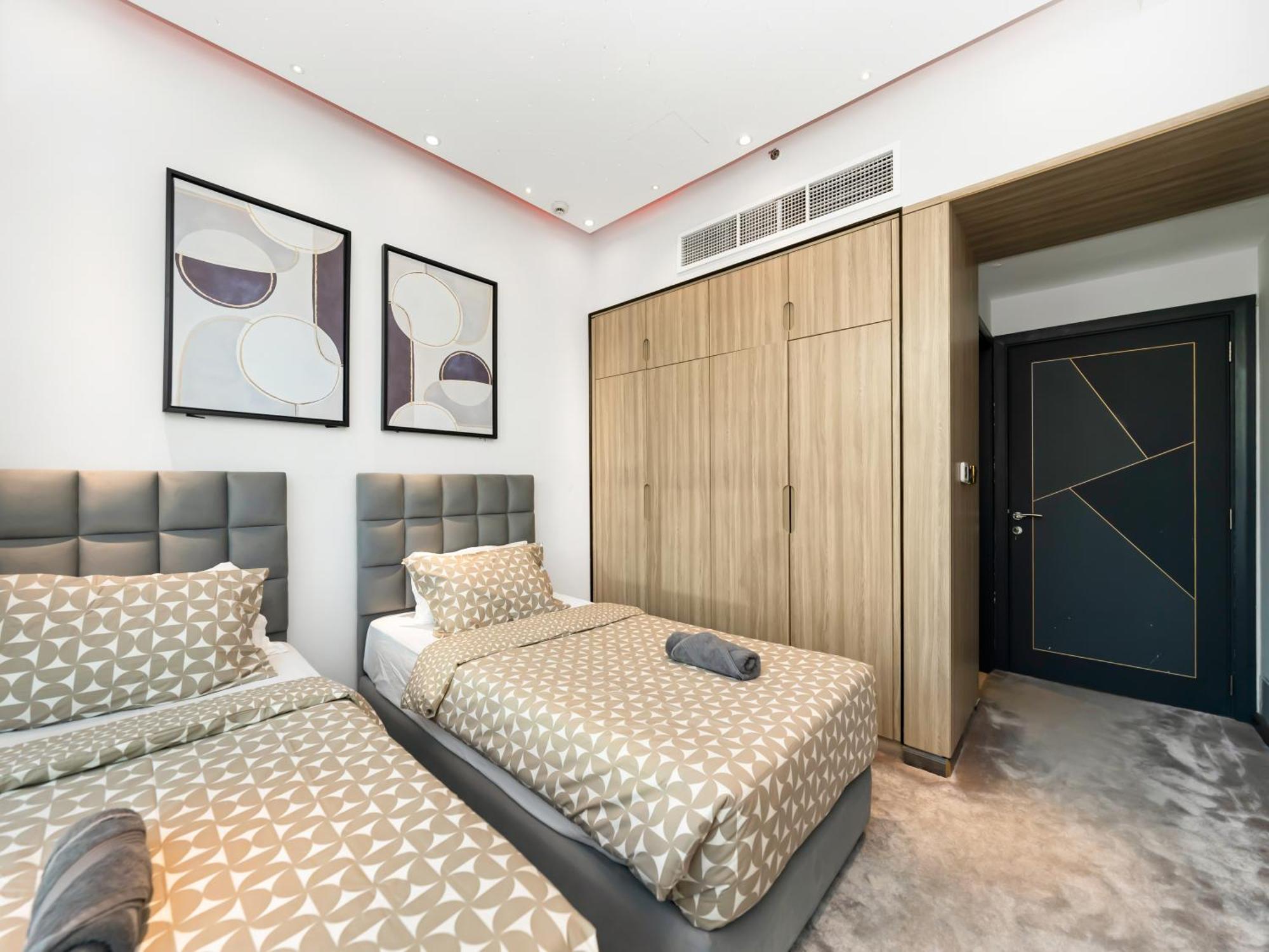 Luxurious 2br With Marina View & Private Jacuzzi Apartment *