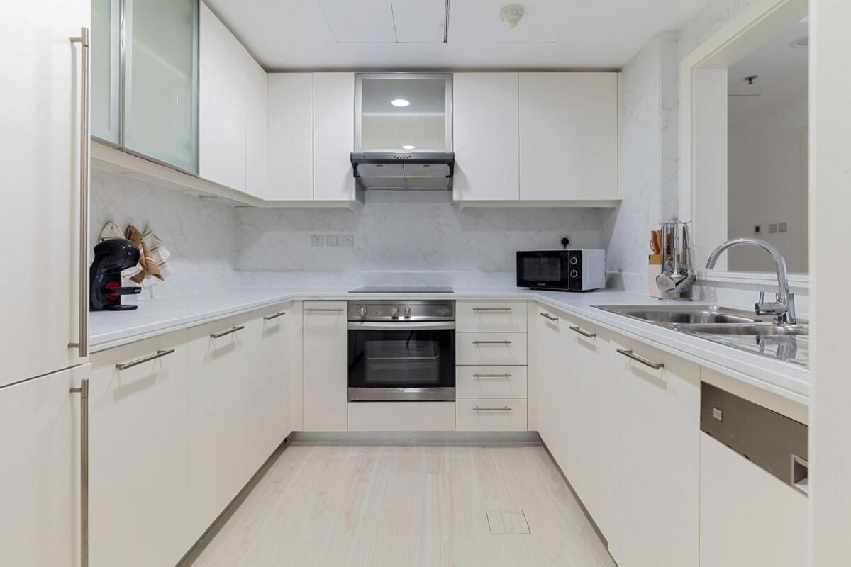Luxury One-bedroom Burj Khalifa Apartment *
