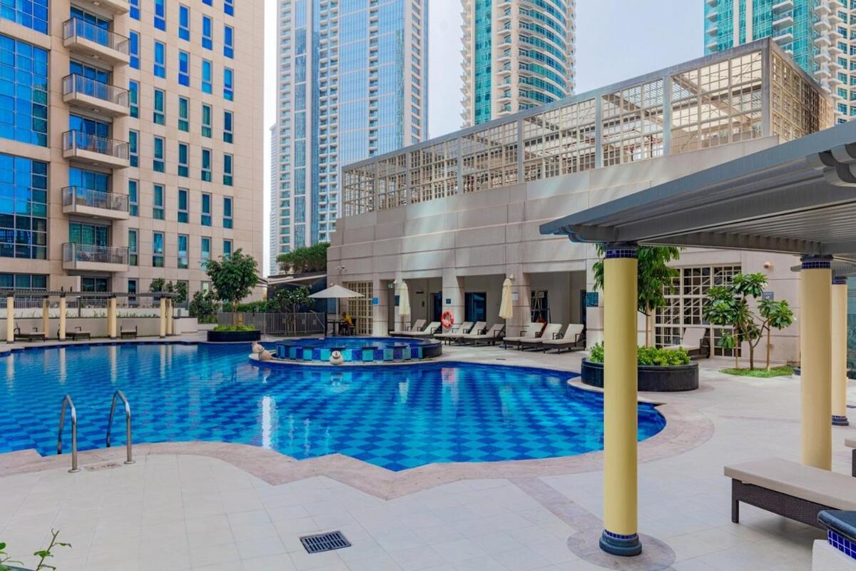 Luxury One-bedroom Burj Khalifa Apartment *