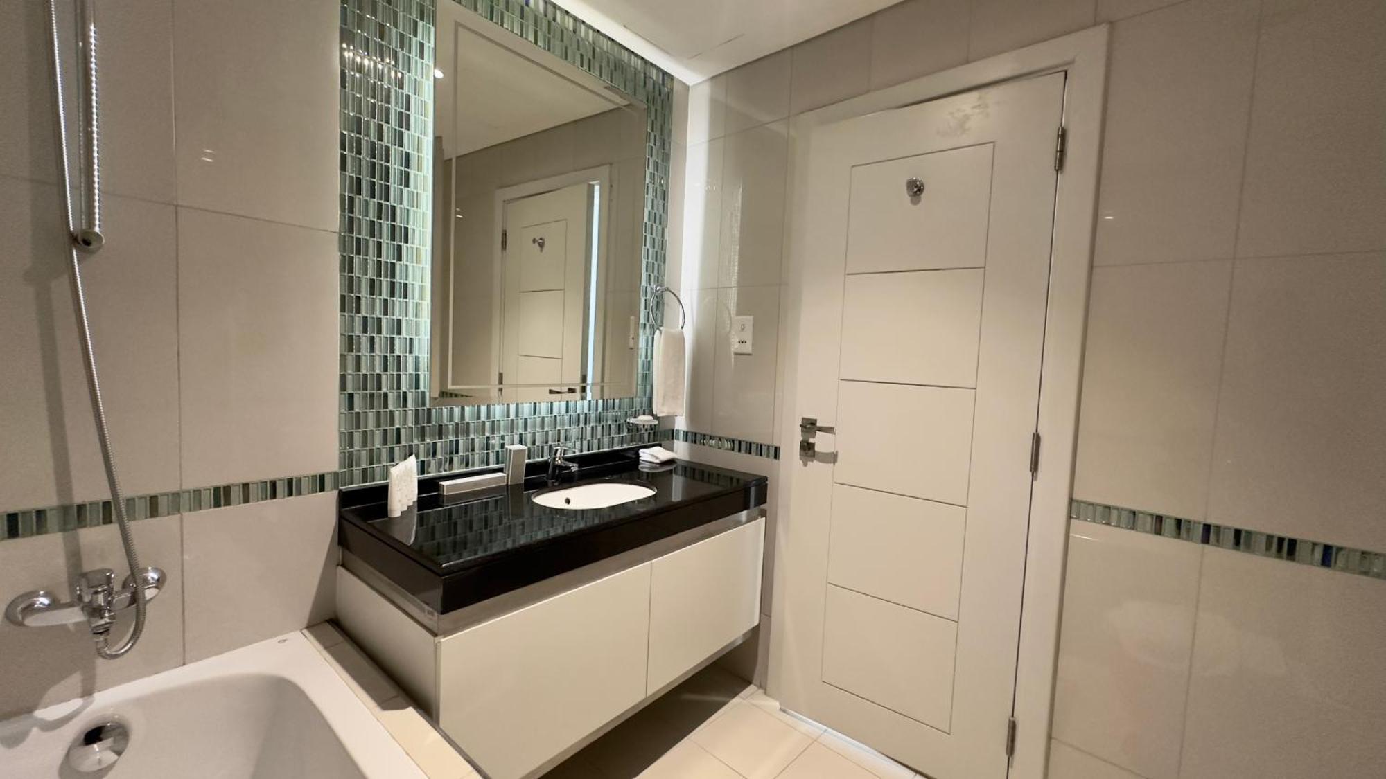 Sleek Living With Sea Views In Damac Heights Marina By Bhavan *