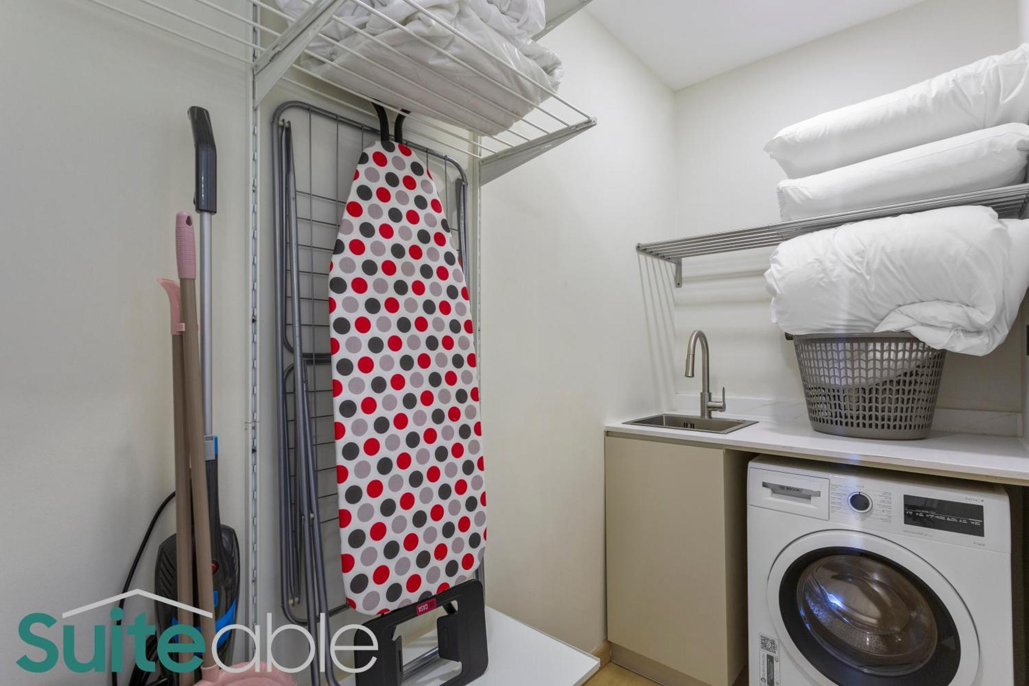 Stylish 1 Bedroom Near Metro Station In Jlt Apartment Dubai
