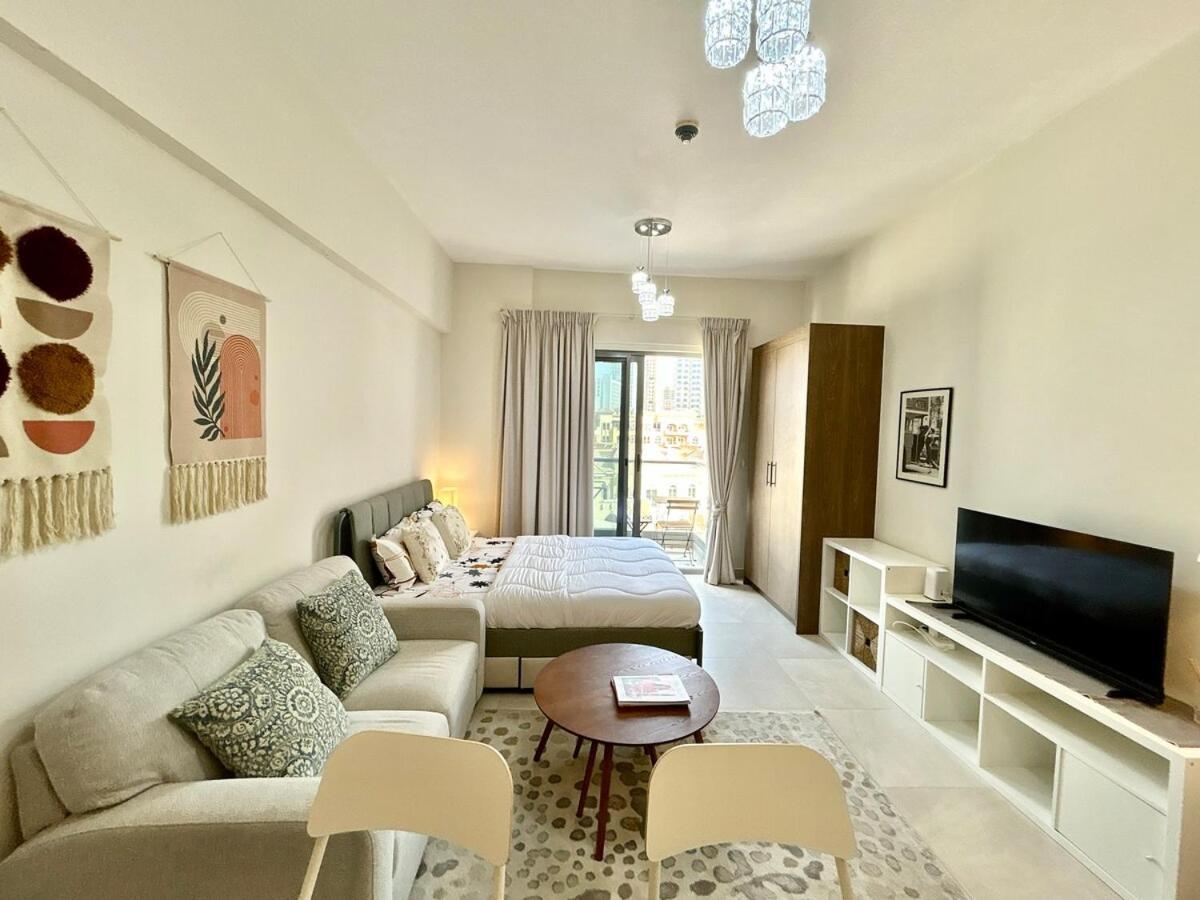 Homes2retreat - Elegant In Jvc, Apartment