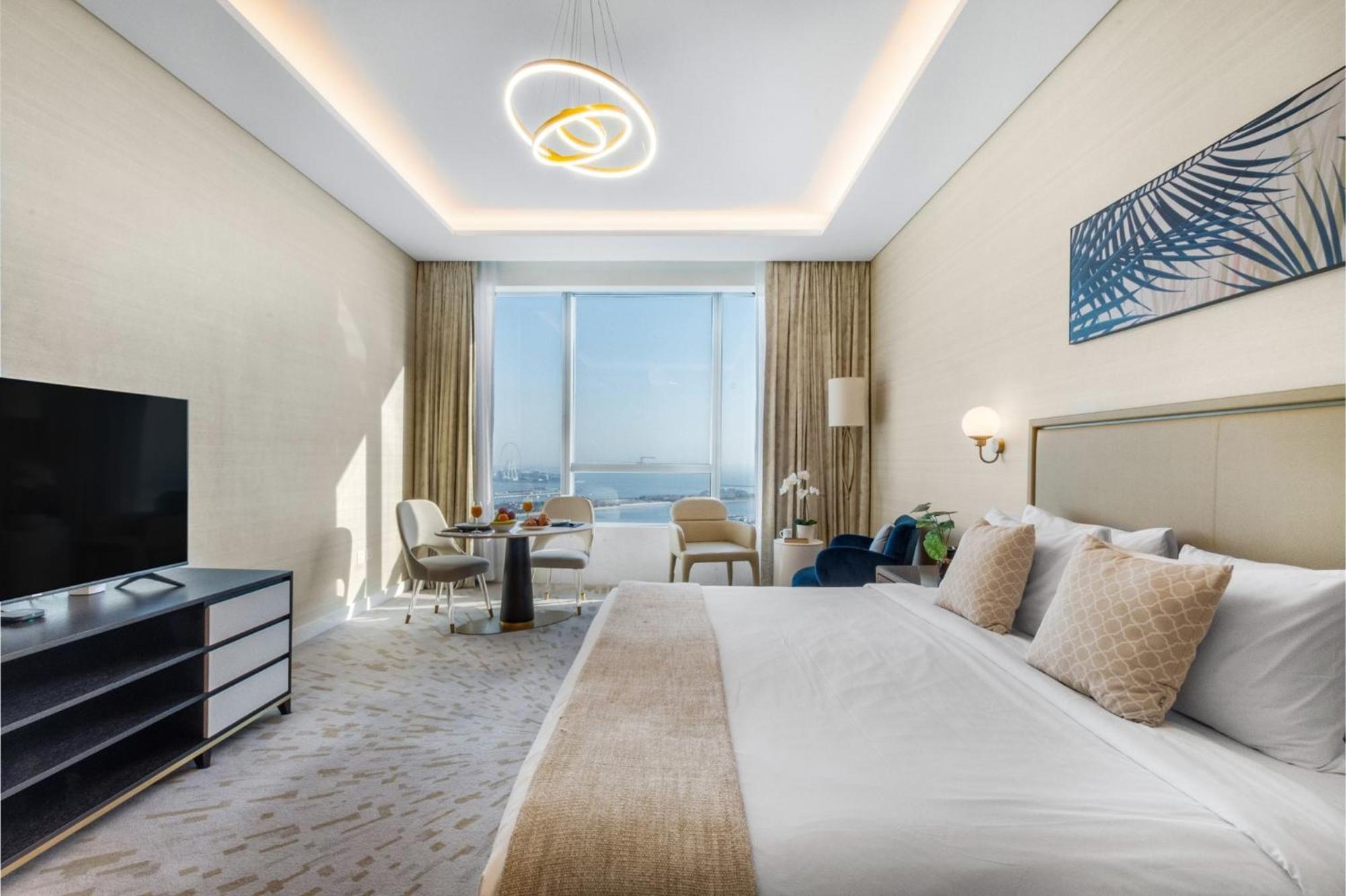 Iconic Views At The Palm Tower Vista Oases *