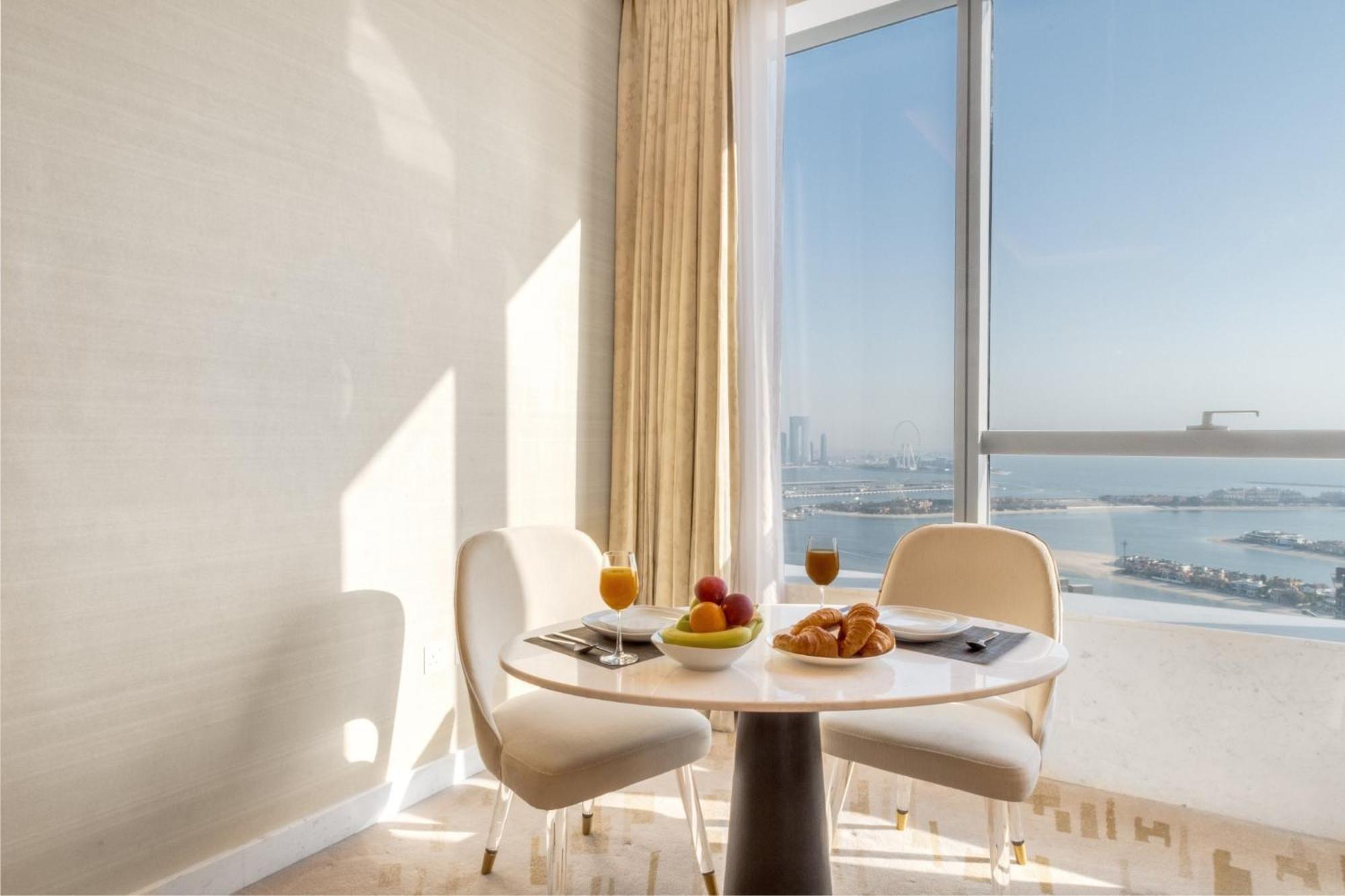 Iconic Views At The Palm Tower Vista Oases Apartment *