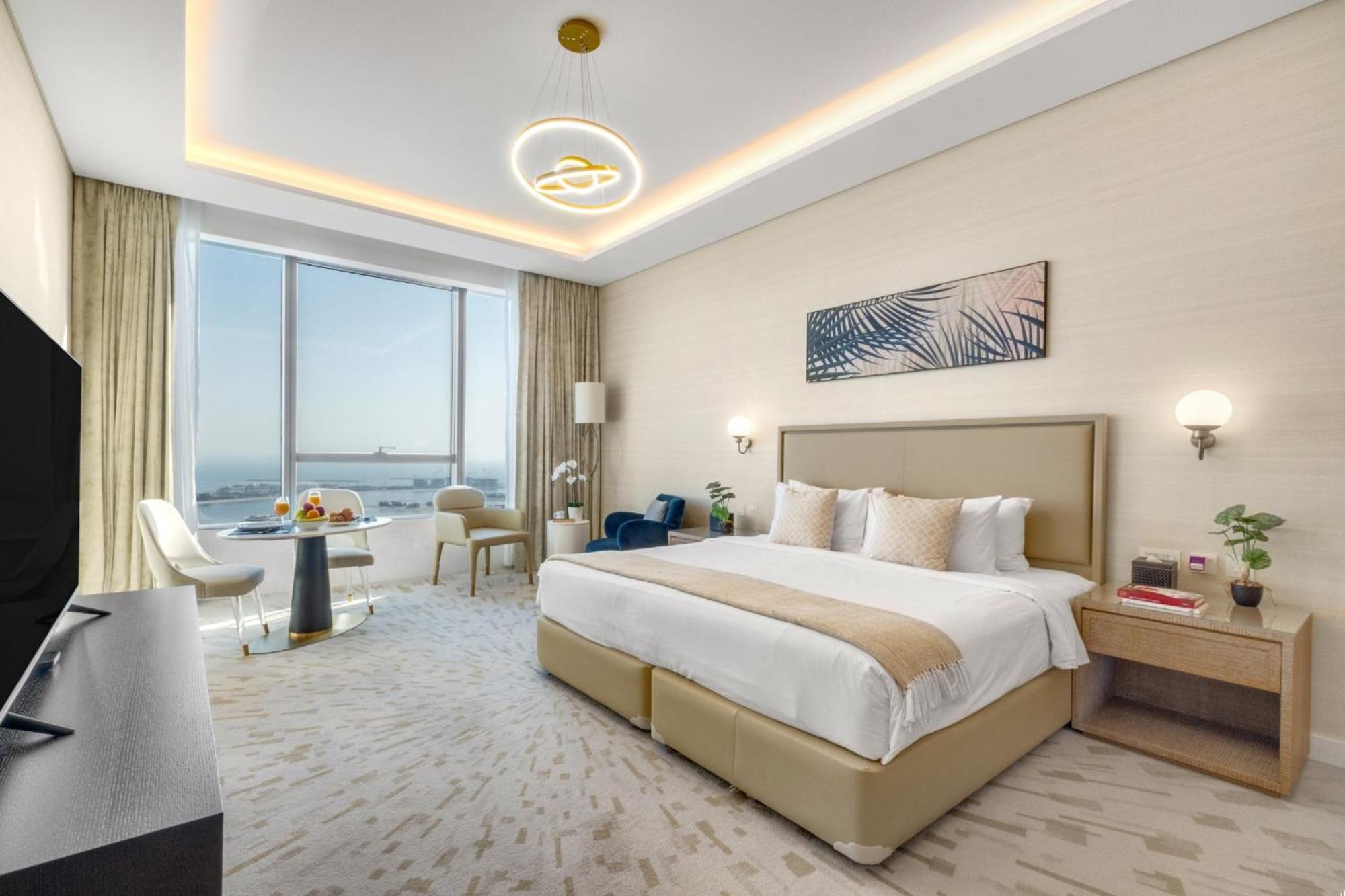 Iconic Views At The Palm Tower Vista Oases *