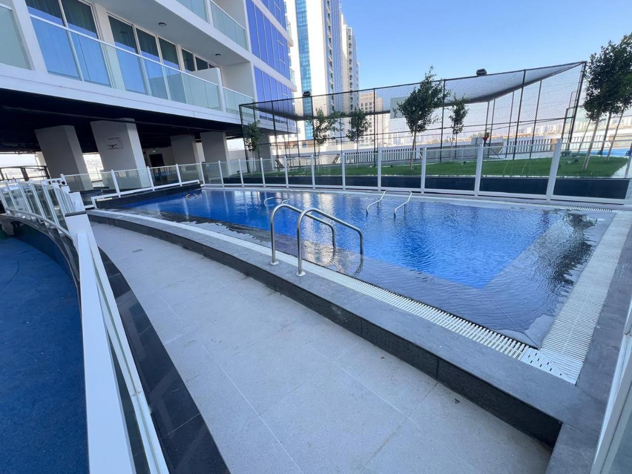 Timeless Glam Escape In Gemz-18 Apartment Dubai