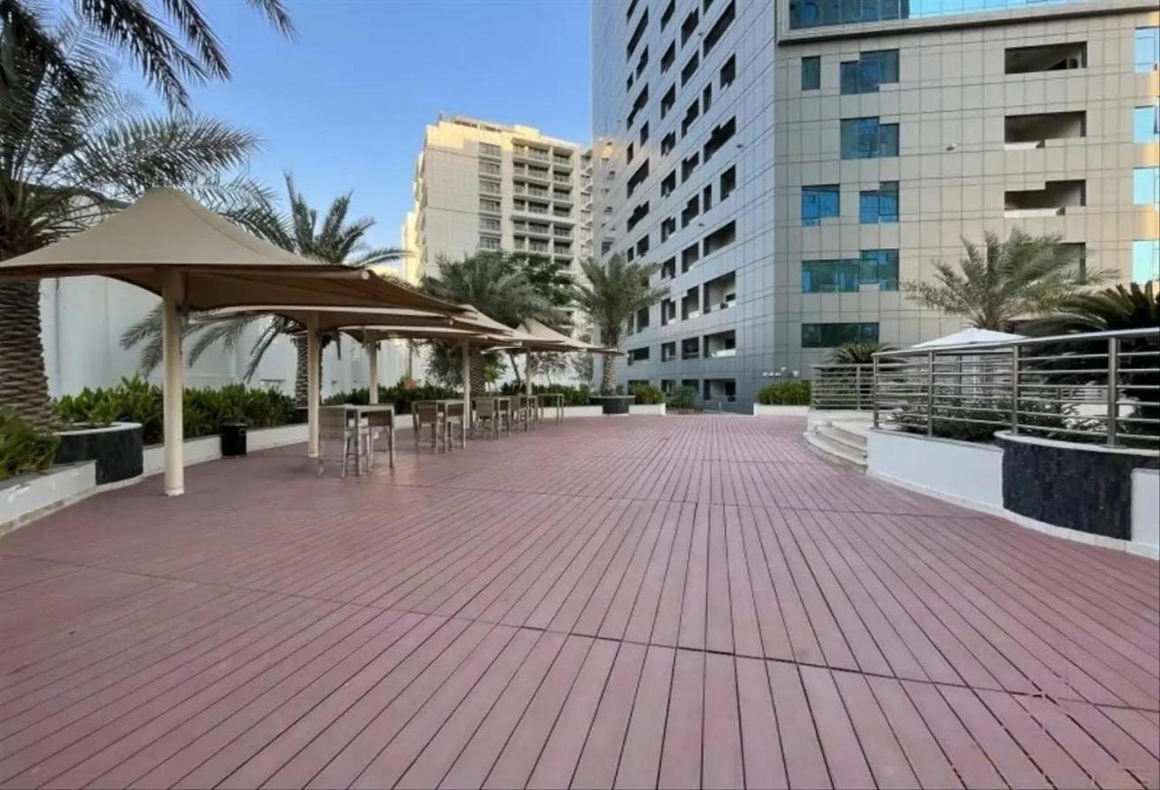 Apartment Spacious 1br - Balcony & Pool View - Capital Bay Dubai