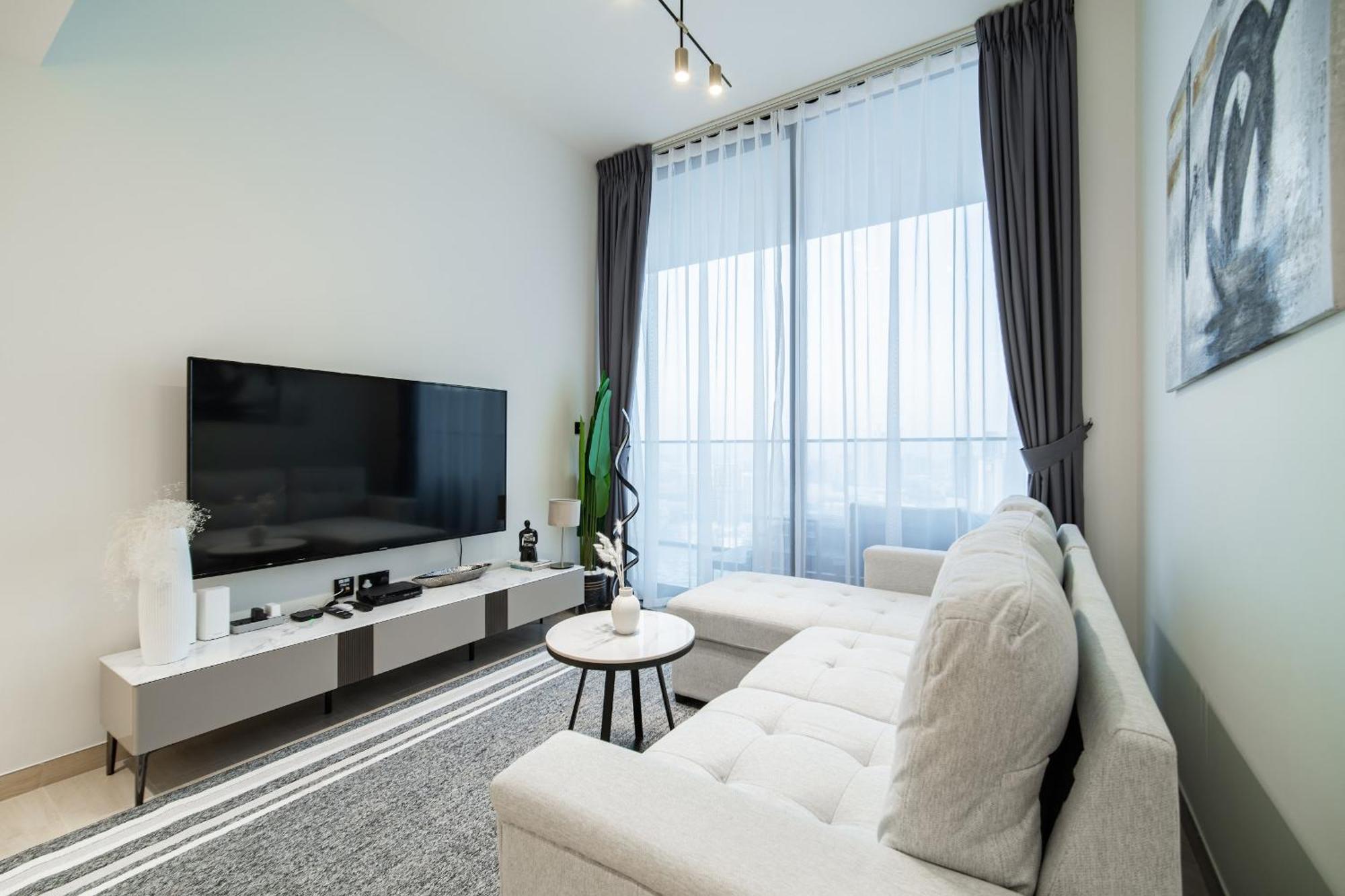 Apartment New Jvc 1br With 29th Floor View - Calm And Kid-ready