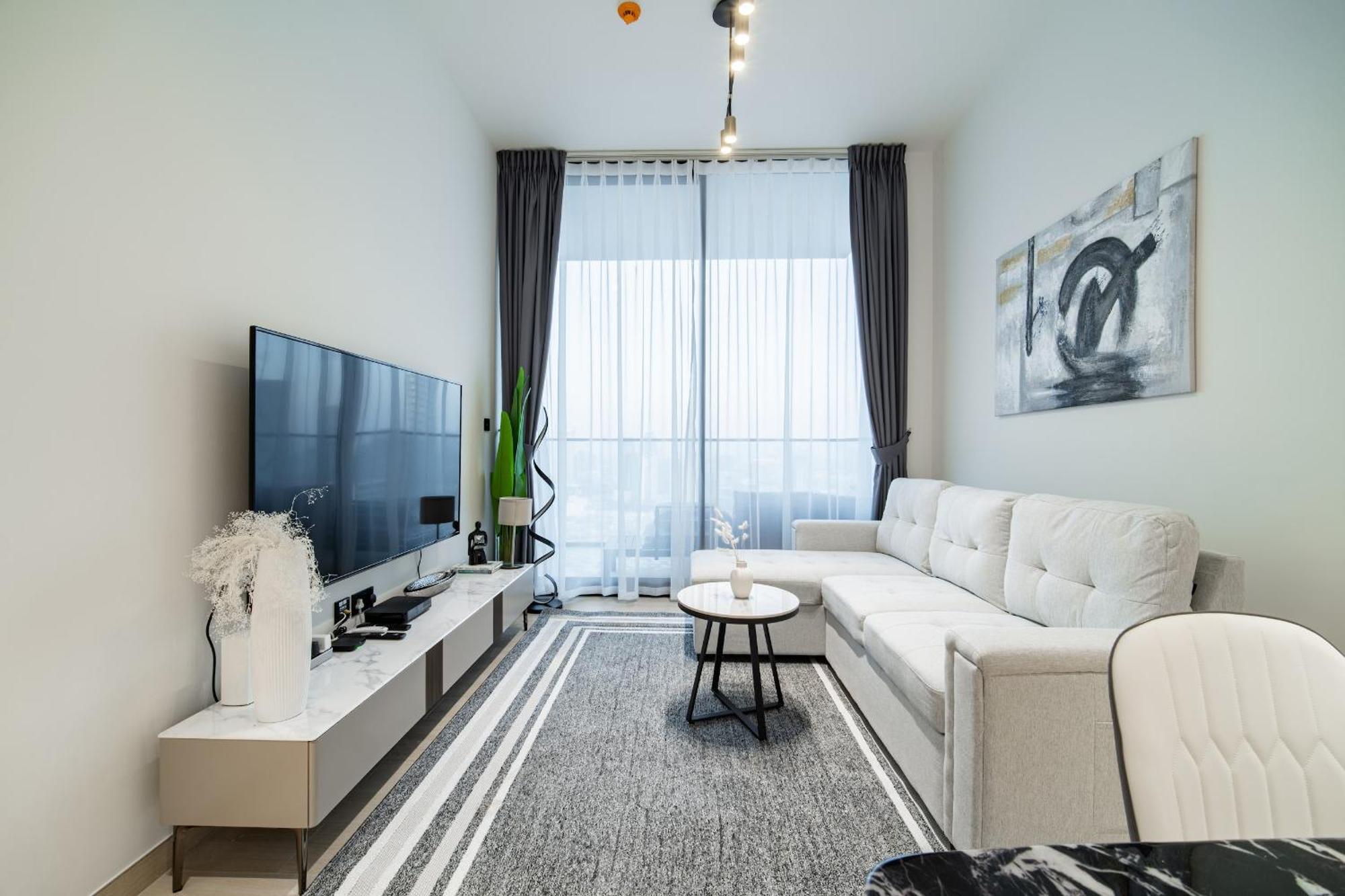 New Jvc 1br With 29th Floor View - Calm And Kid-ready *