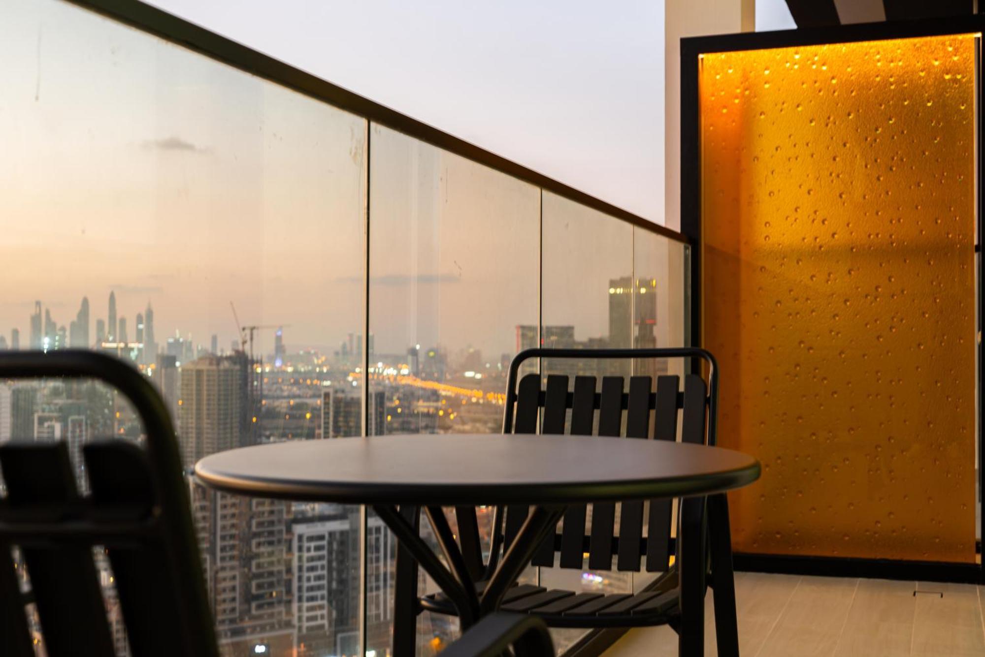 Jvc 1br With Skyline View - Near Circle Park & Marina Apartment Dubai